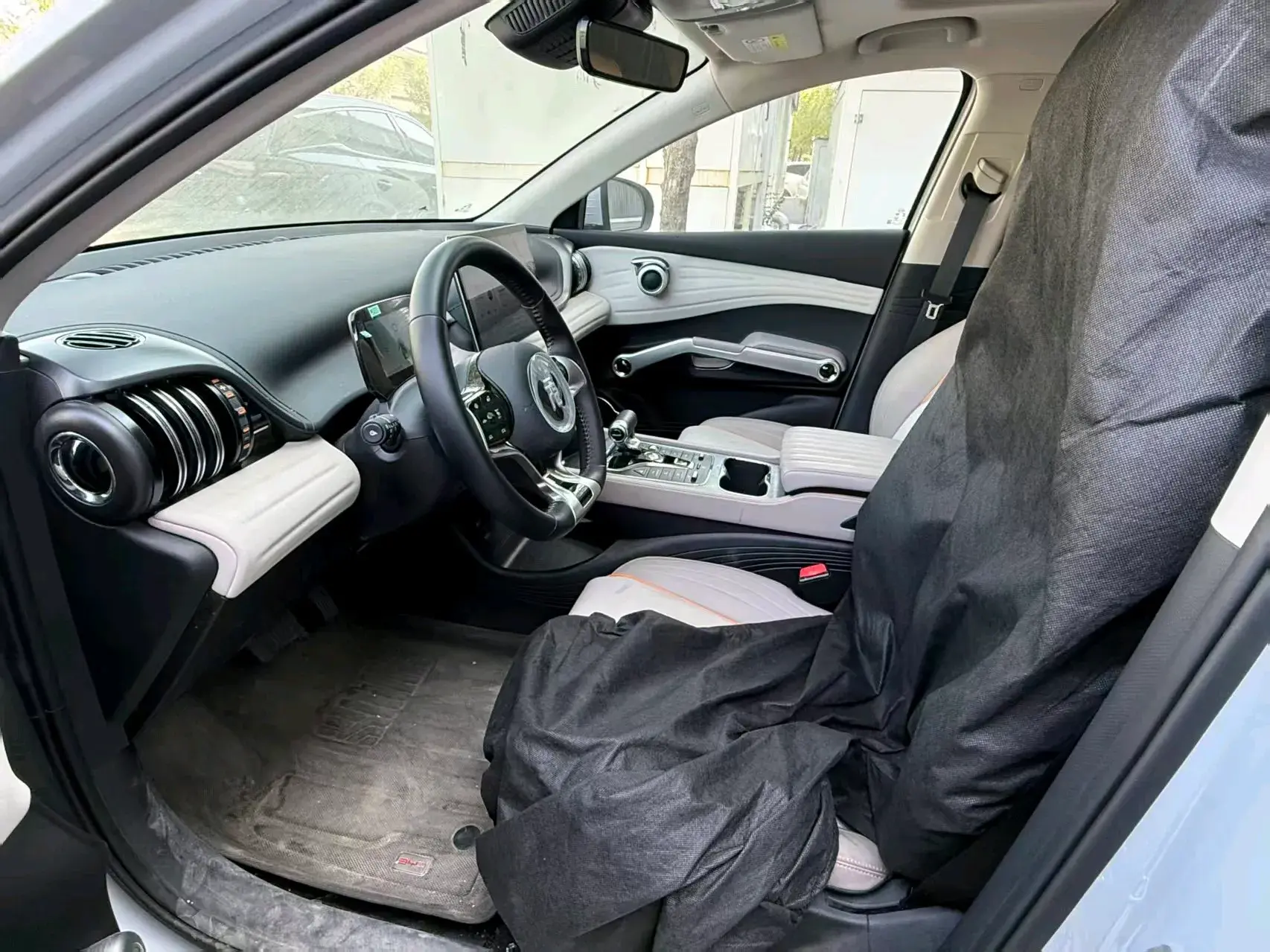 2024 BYD YUAN thumbnail 4