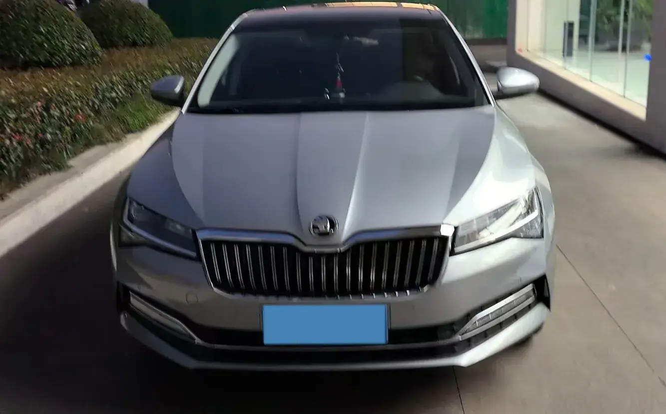 2019 SKODA SUPERB thumbnail 2