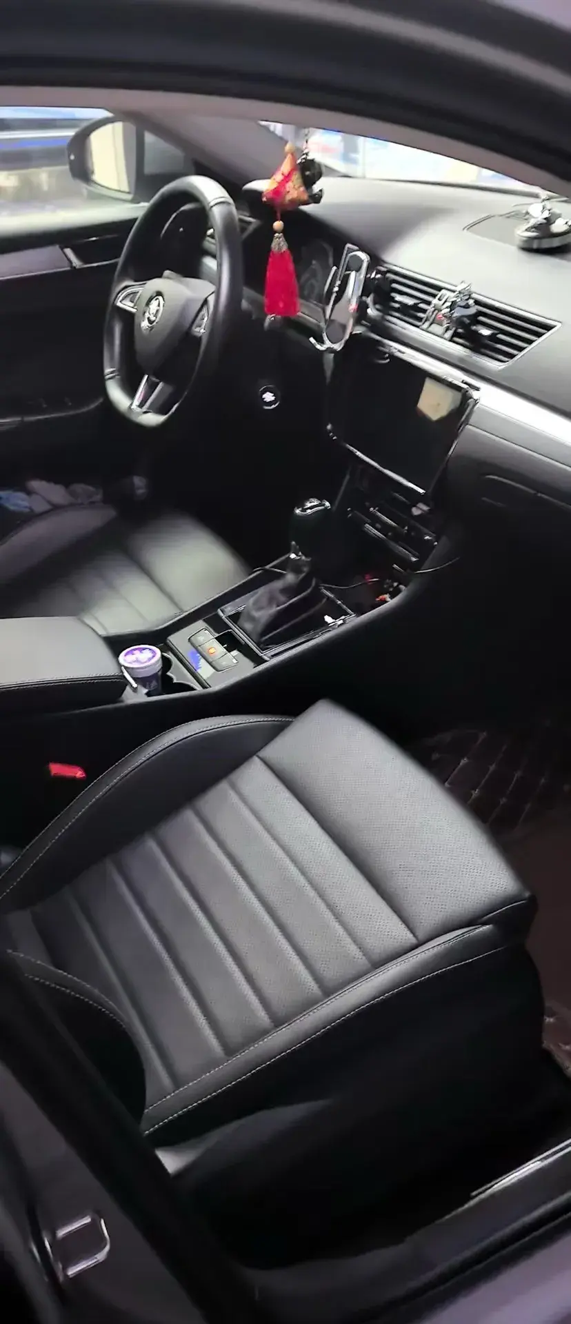 2019 SKODA SUPERB thumbnail 4