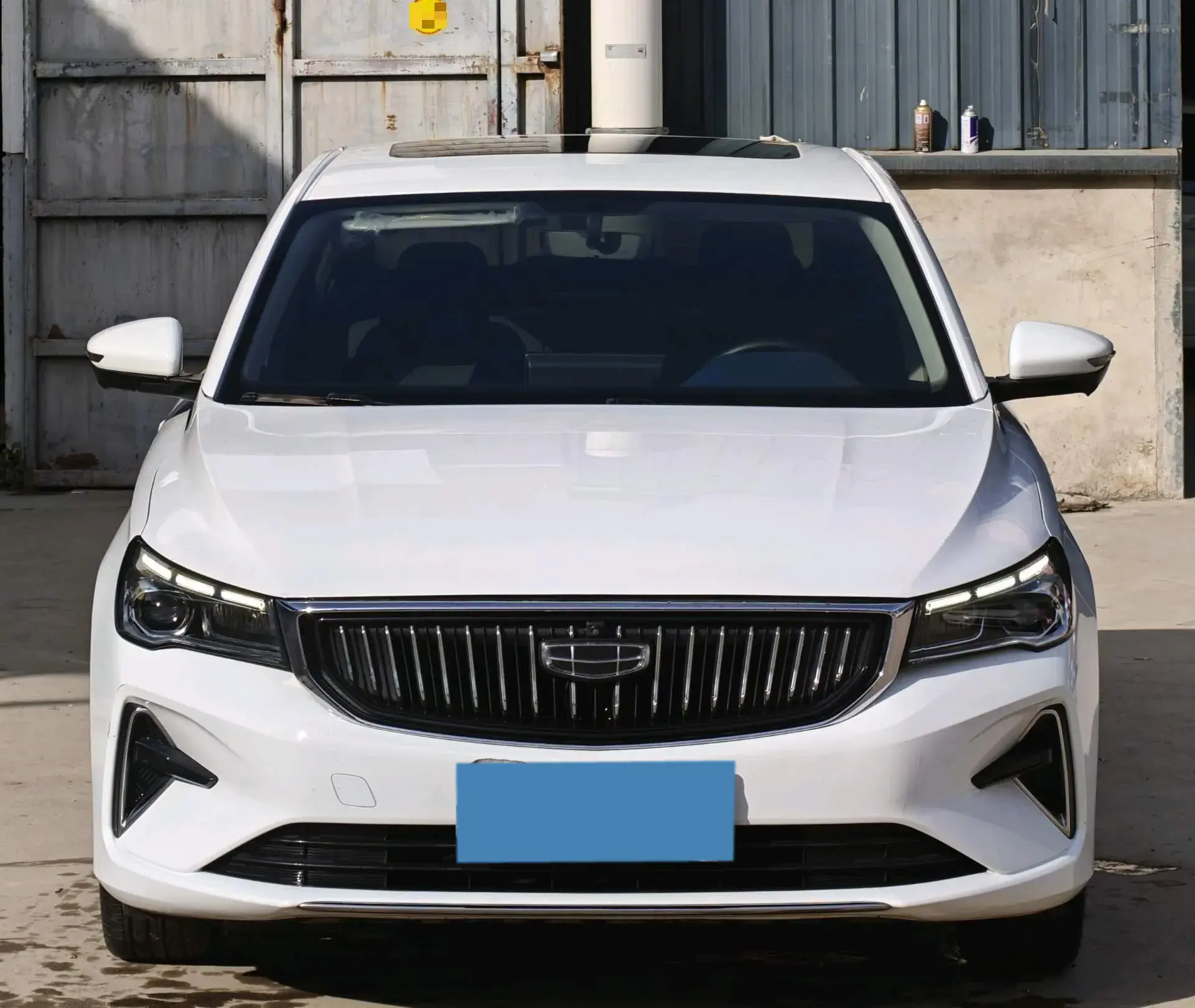 2022 GEELY EMGRAND thumbnail 2