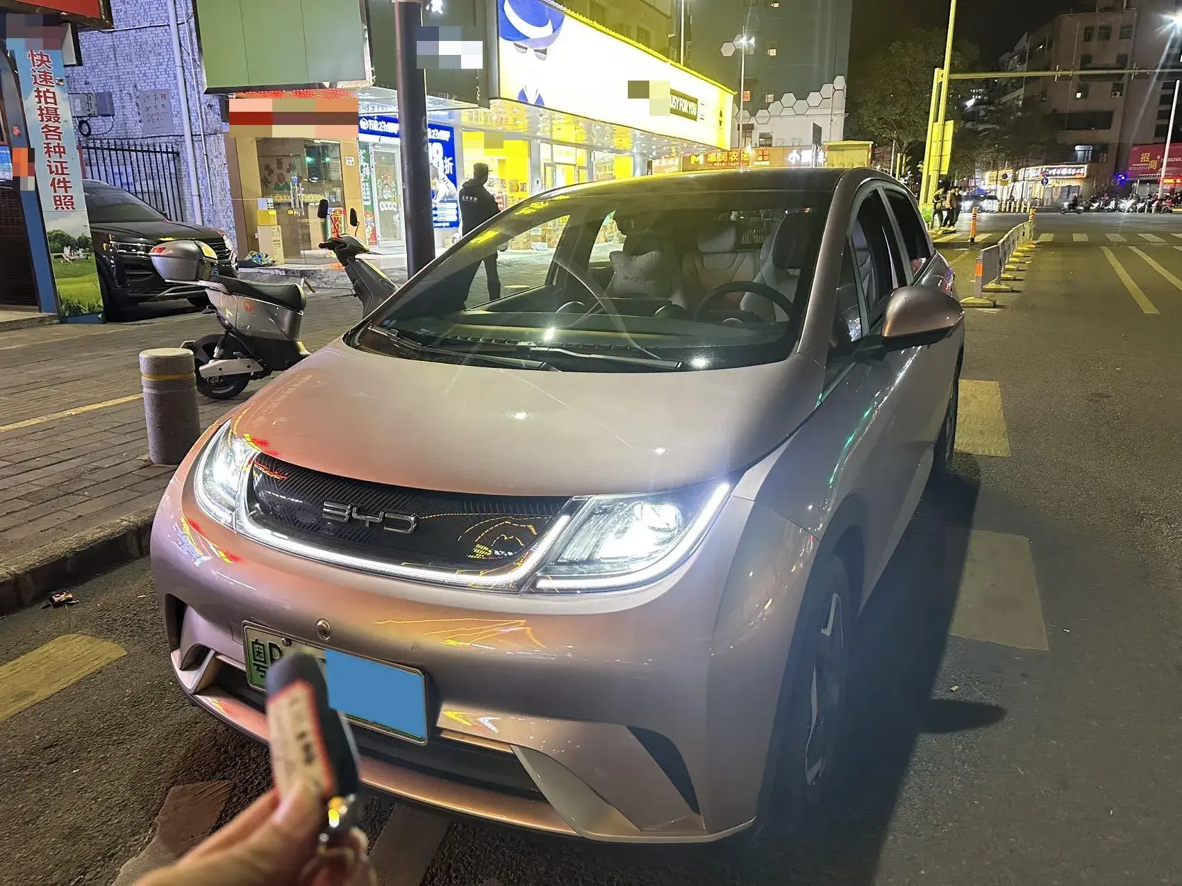 2021 BYD DOLPHIN view 1