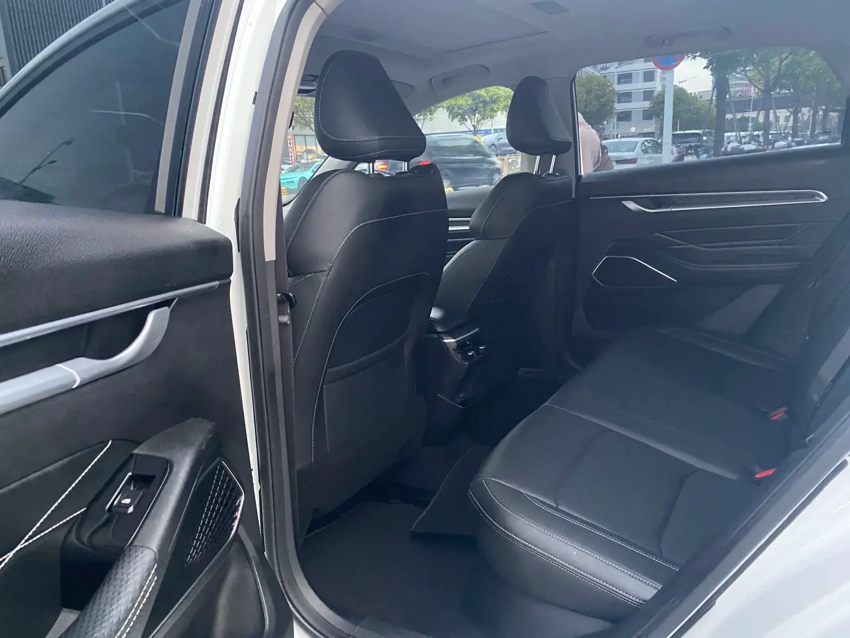 2022 GEELY EMGRAND thumbnail 3