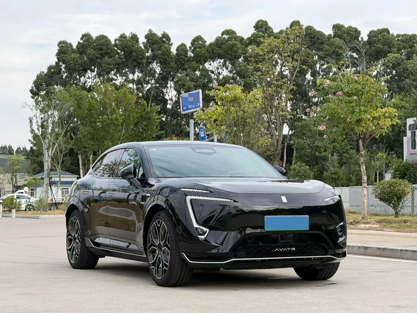 2023 AVATR 11 thumbnail 2