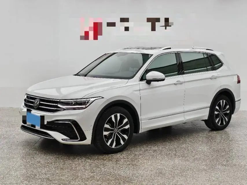 2024 VOLKSWAGEN TIGUAN view 1