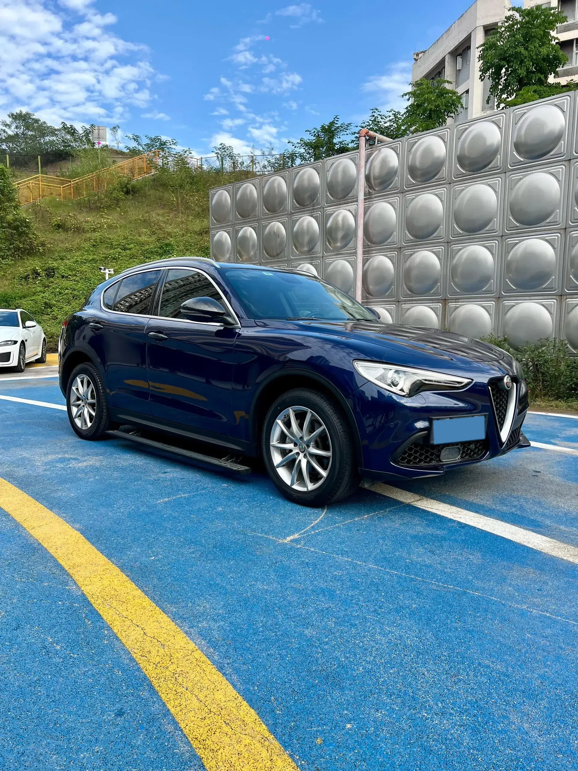 2017 ALFA ROMEO thumbnail 3