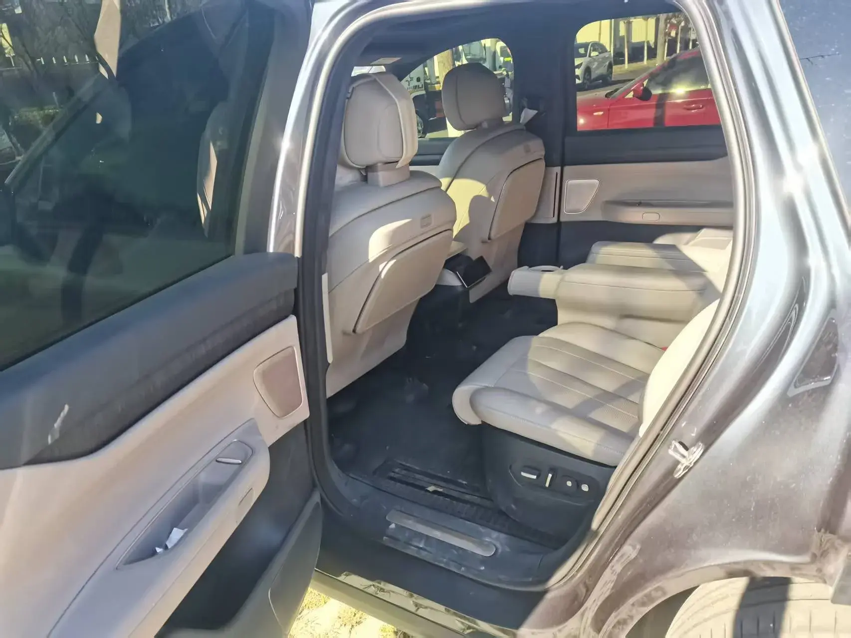 2023 NIO ES8 thumbnail 4