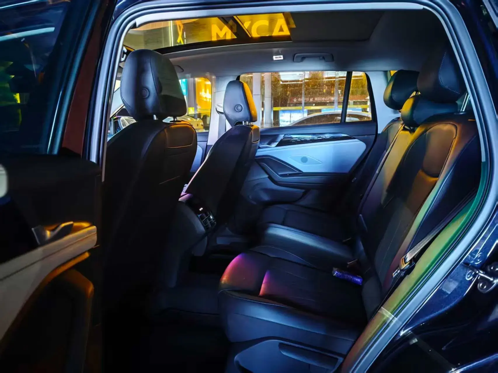 2024 VOLKSWAGEN TIGUAN thumbnail 4