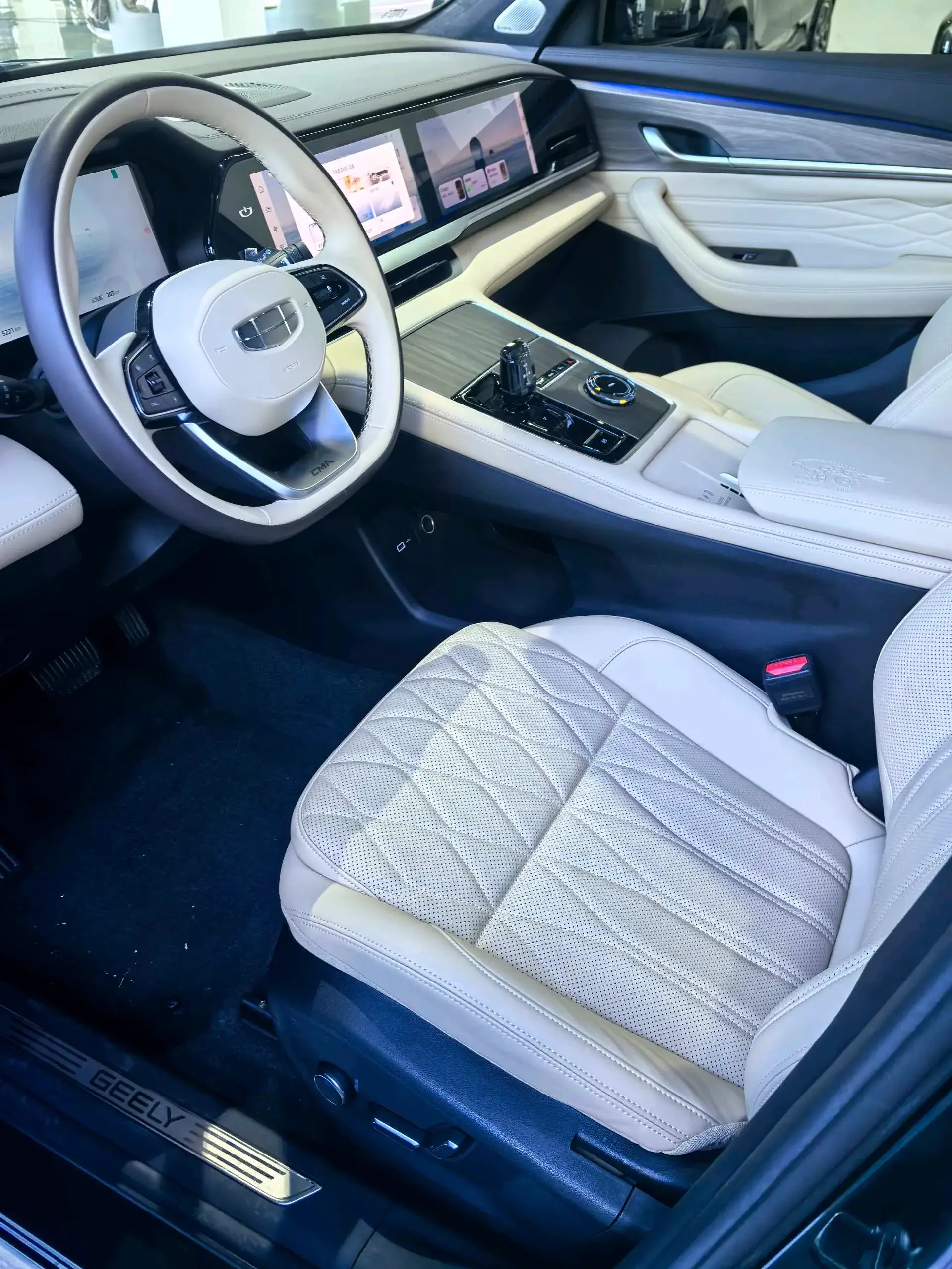 2025 GEELY MONJARO thumbnail 3