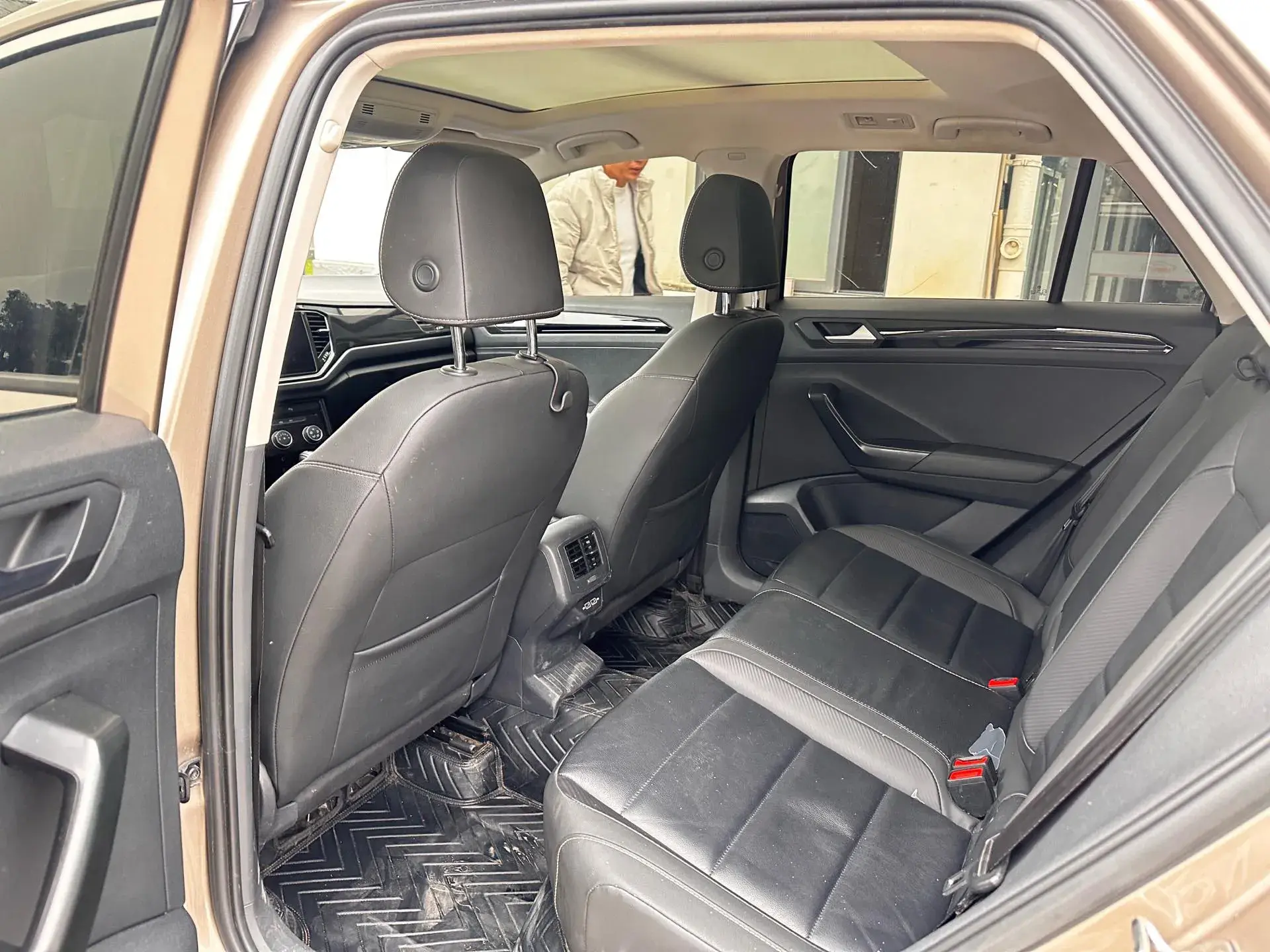 2022 VOLKSWAGEN T-ROC thumbnail 4