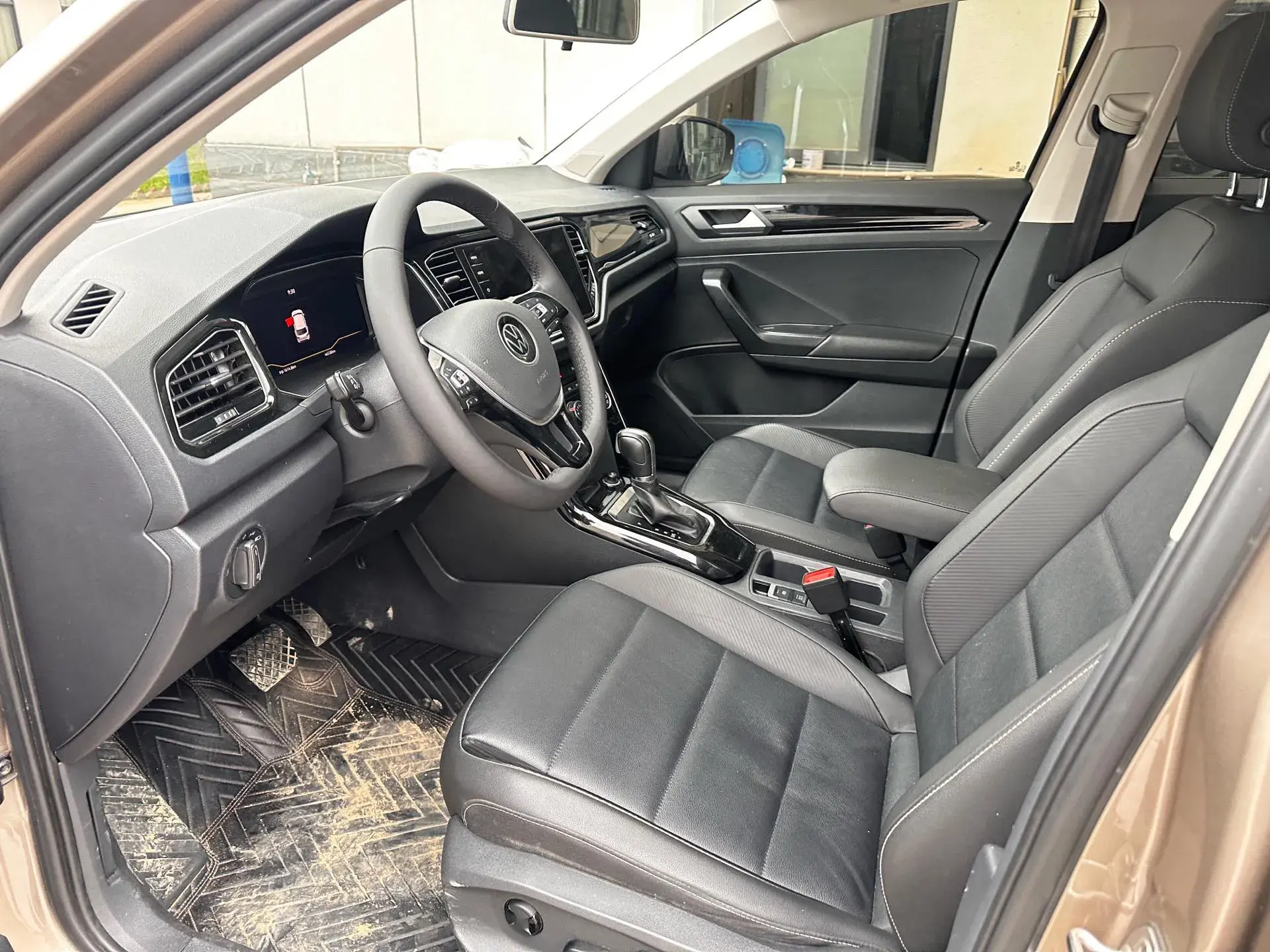 2022 VOLKSWAGEN T-ROC thumbnail 3