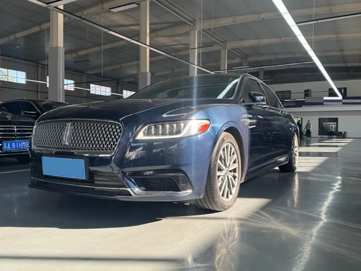 2017 Lincoln Continental 2.0T 261HP L4 6AT