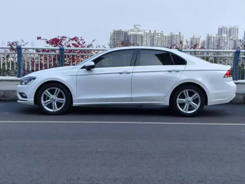 2018 VOLKSWAGEN LAMANDO thumbnail 4