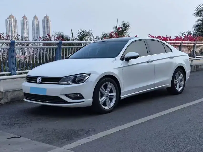 2018 VOLKSWAGEN LAMANDO view 1