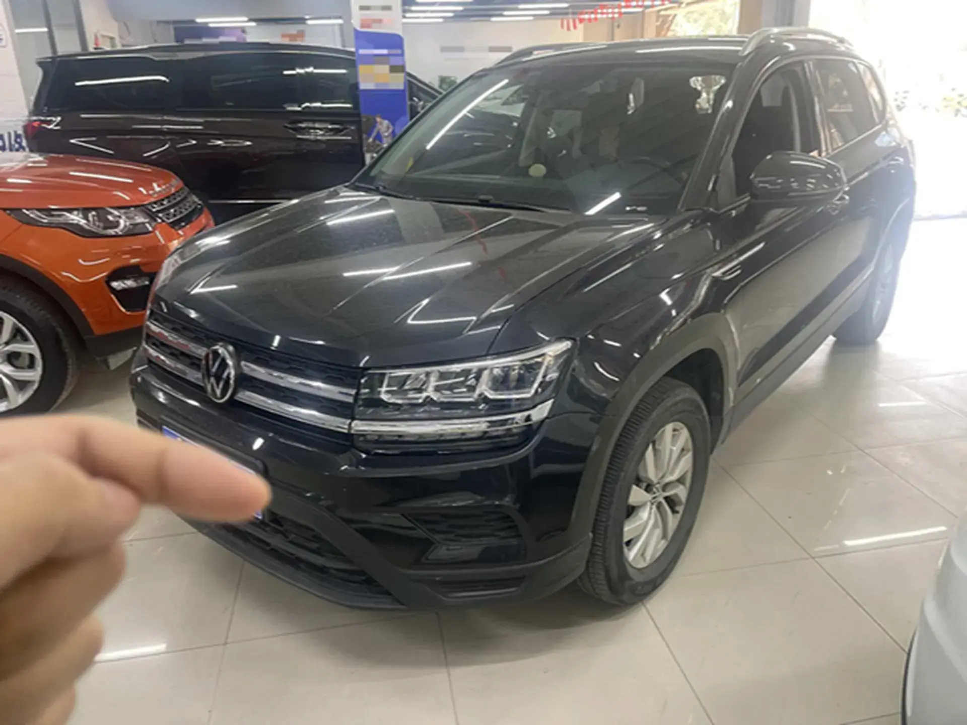 2021 VOLKSWAGEN THARU view 1