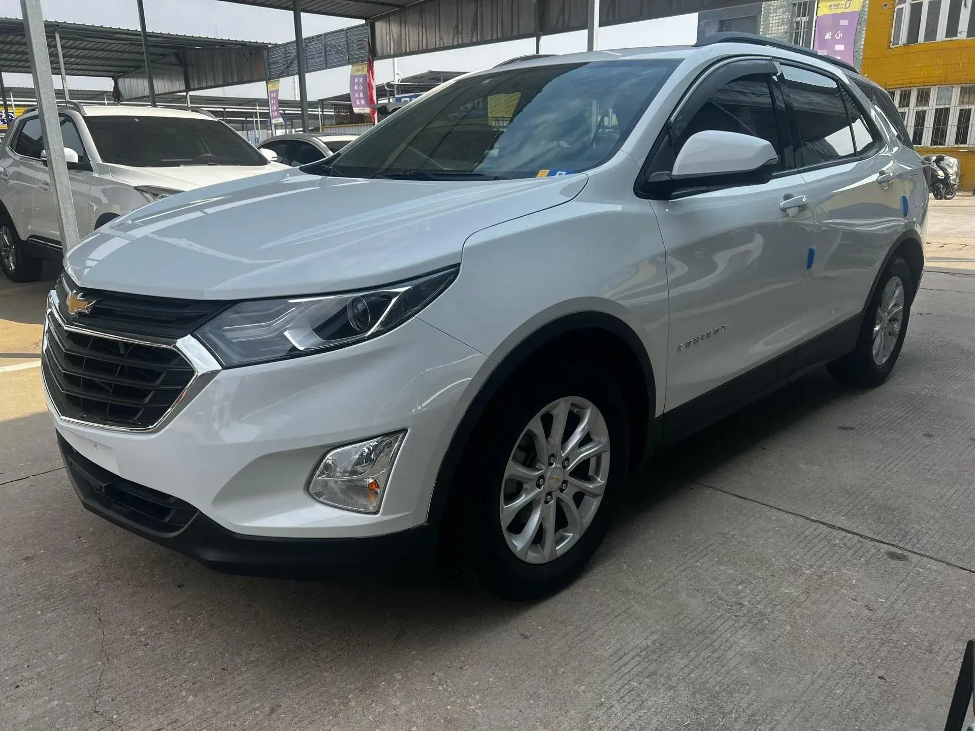 2019 CHEVROLET EQUINOX view 1