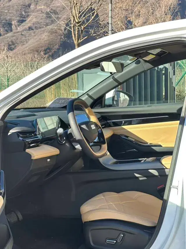 2024 GEELY GALAXY thumbnail 4