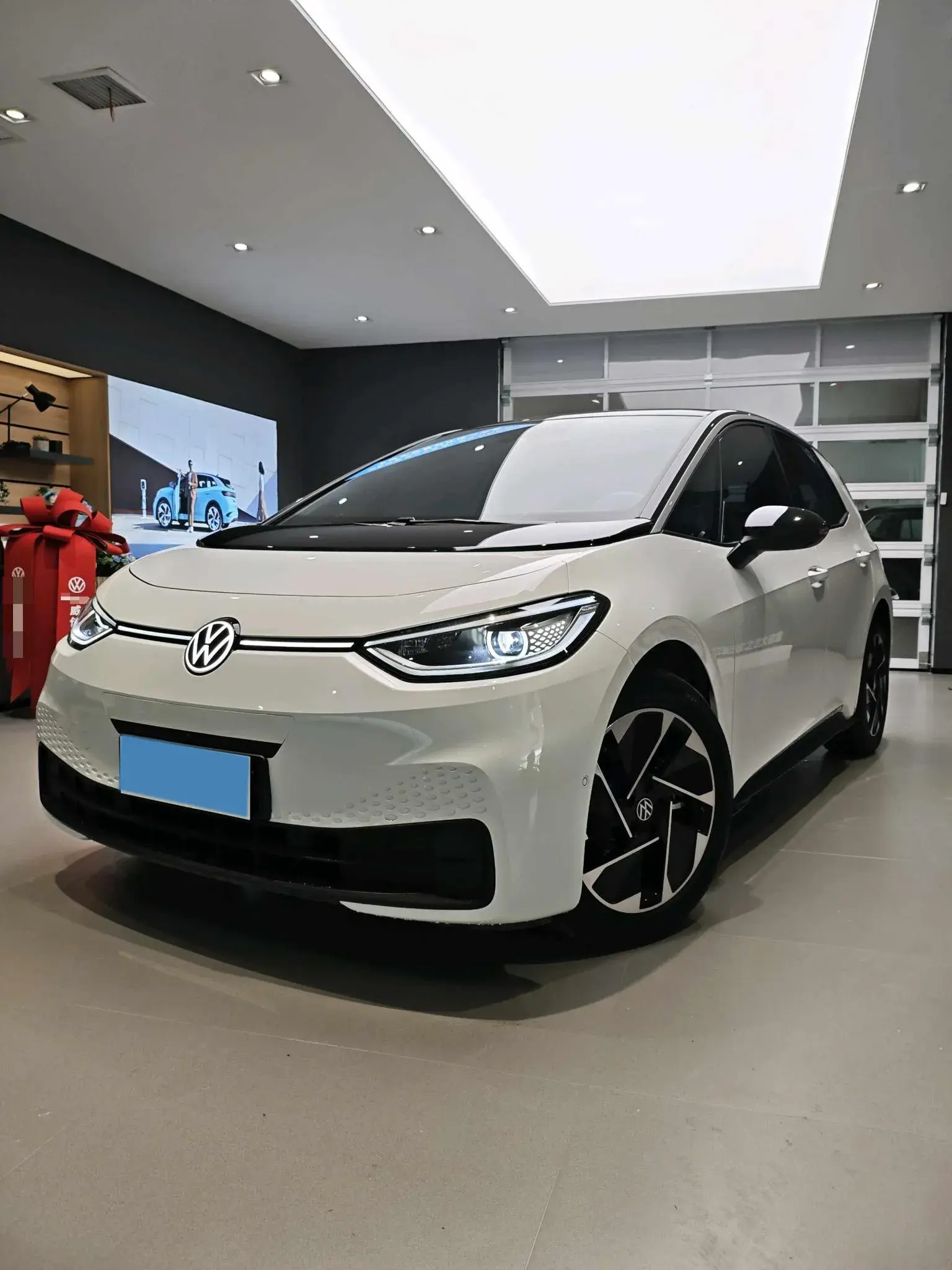 2025 VOLKSWAGEN ID.3 view 1