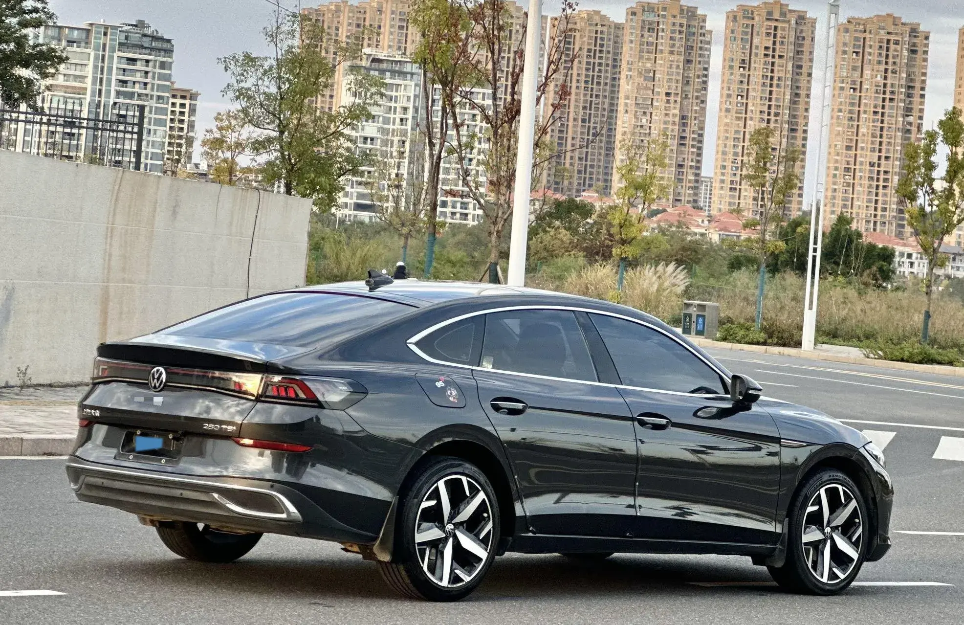 2023 VOLKSWAGEN LAMANDO thumbnail 4