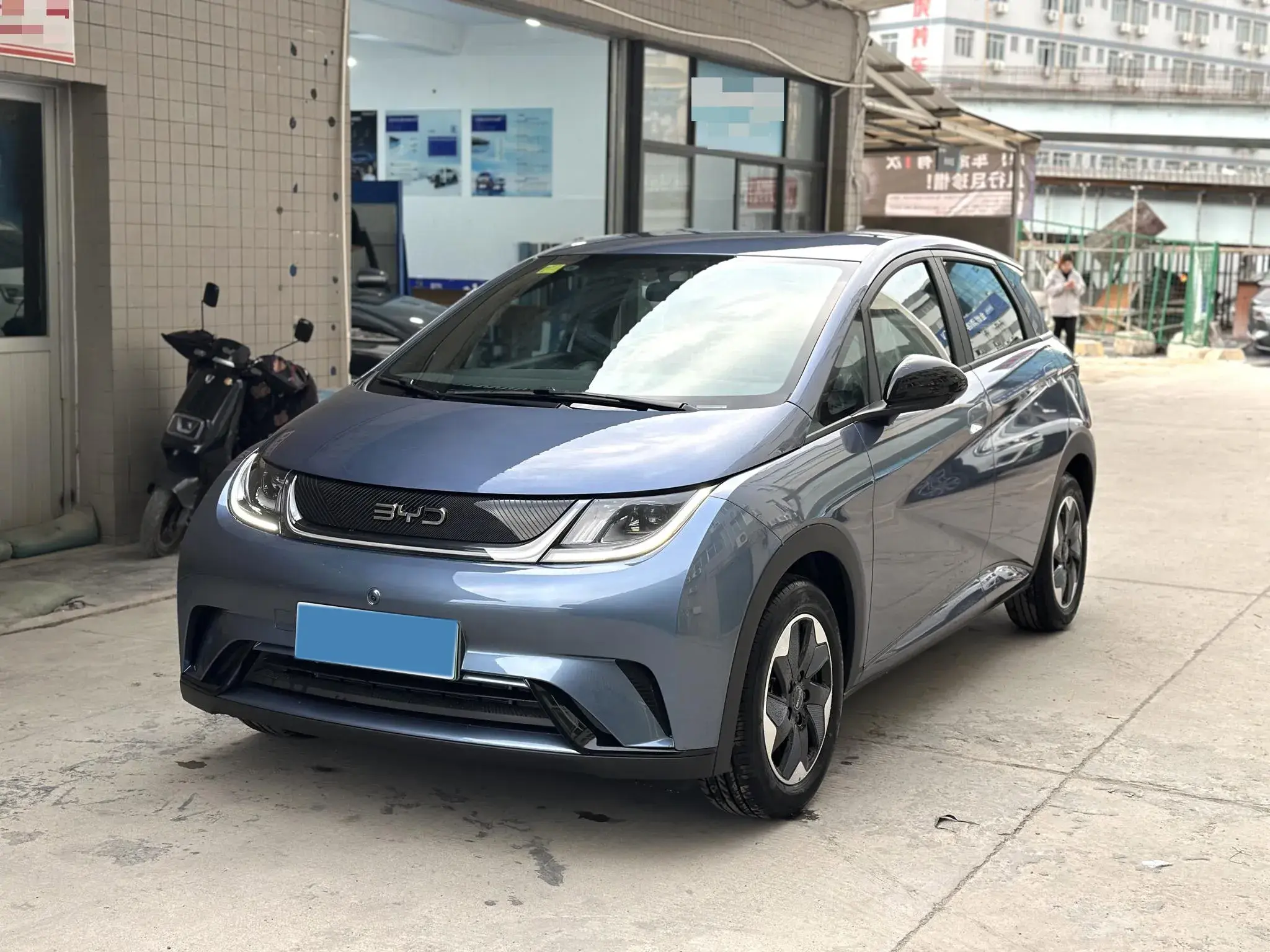 2025 BYD DOLPHIN view 1