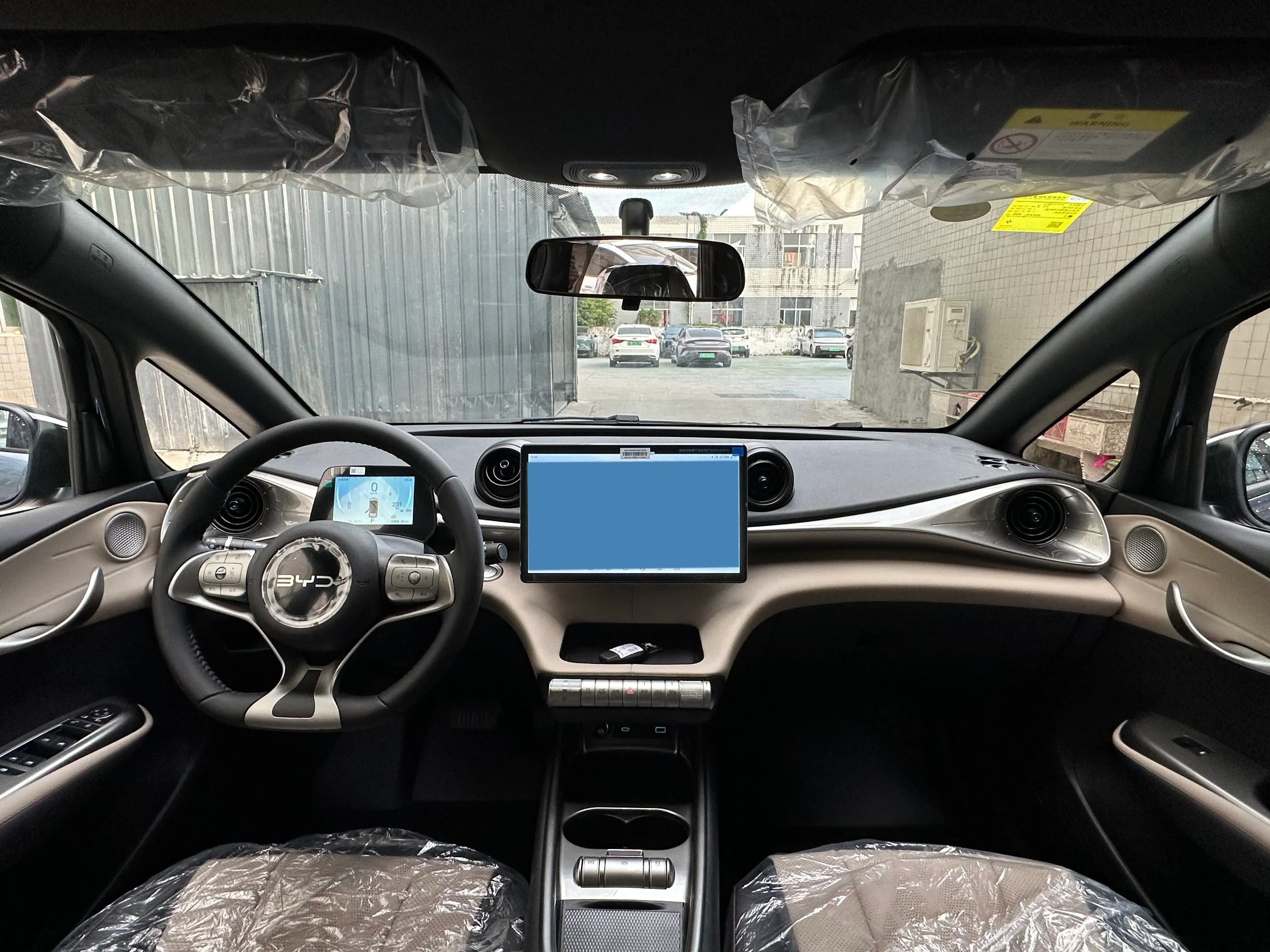 2025 BYD DOLPHIN thumbnail 4