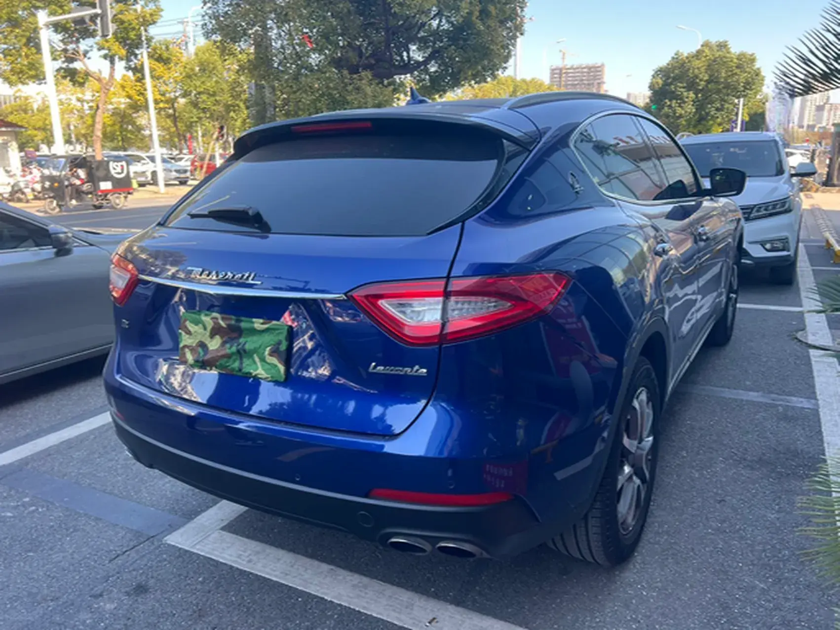 2016 MASERATI LEVANTE thumbnail 2