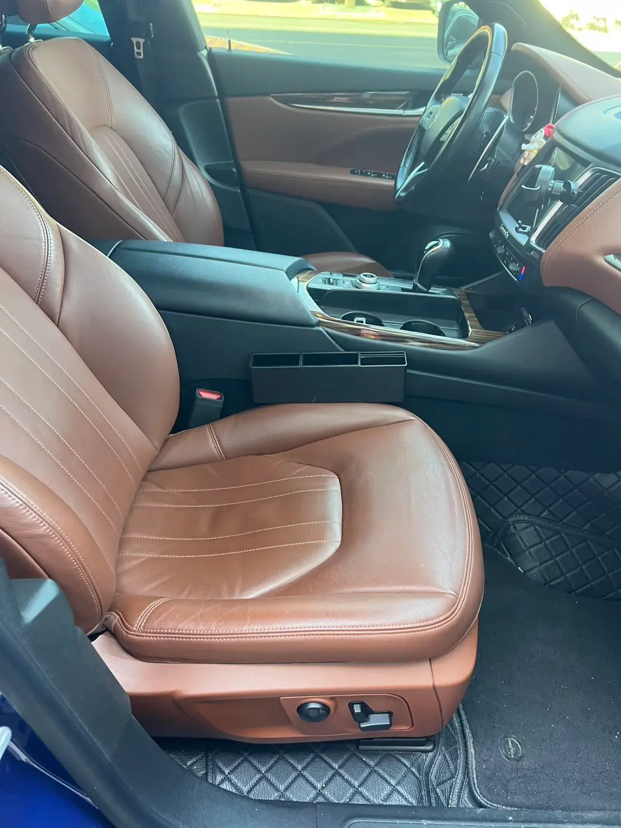 2016 MASERATI LEVANTE thumbnail 4