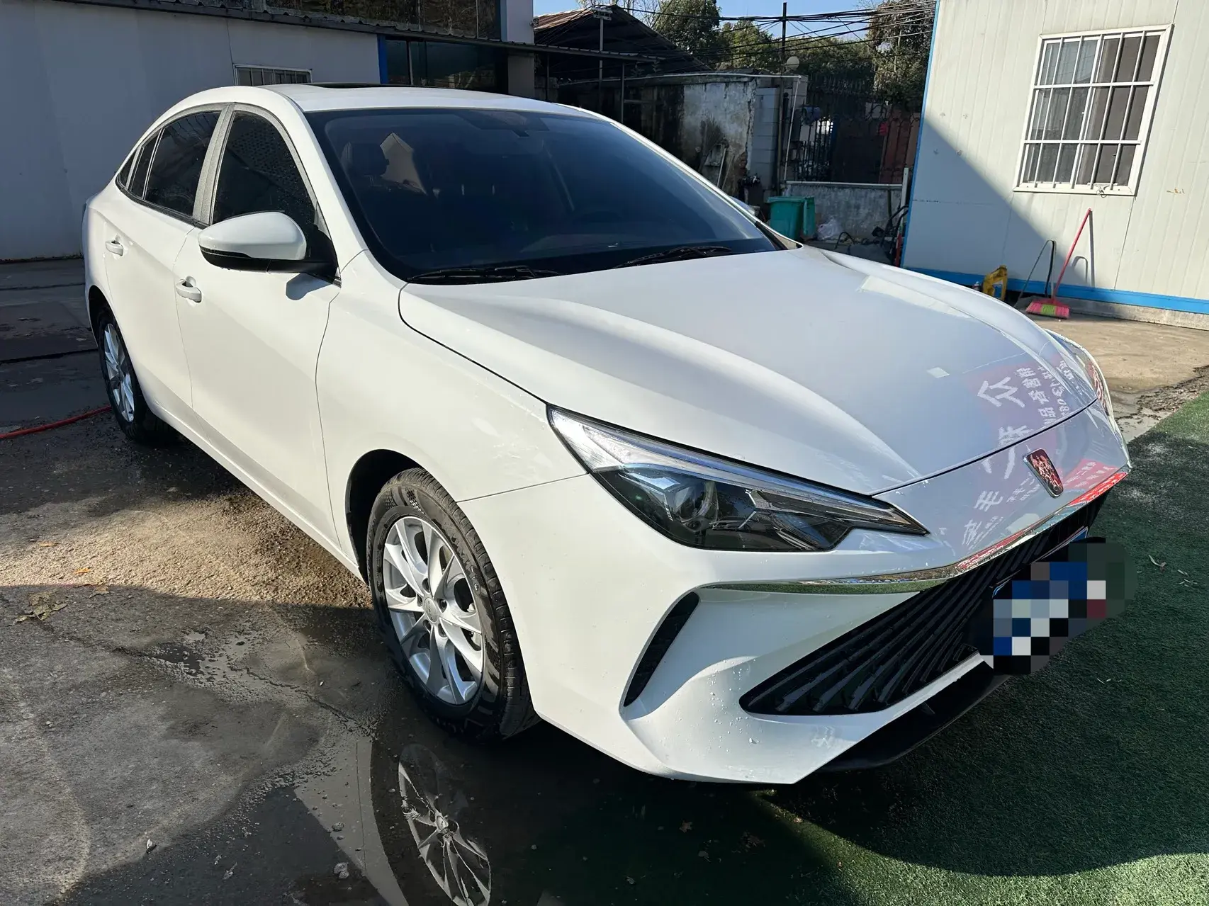 2024 ROEWE I5 thumbnail 3