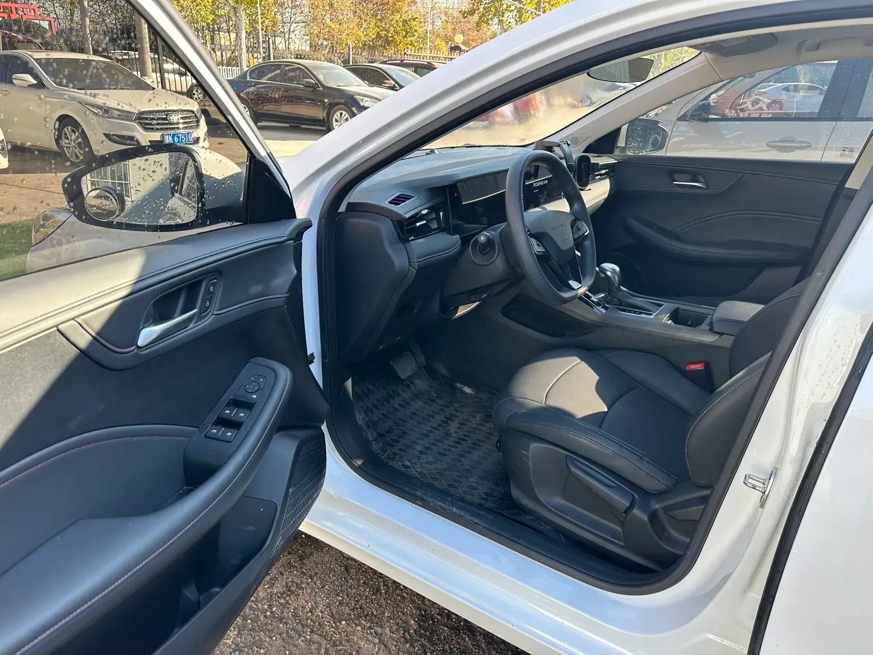 2024 ROEWE I5 thumbnail 4