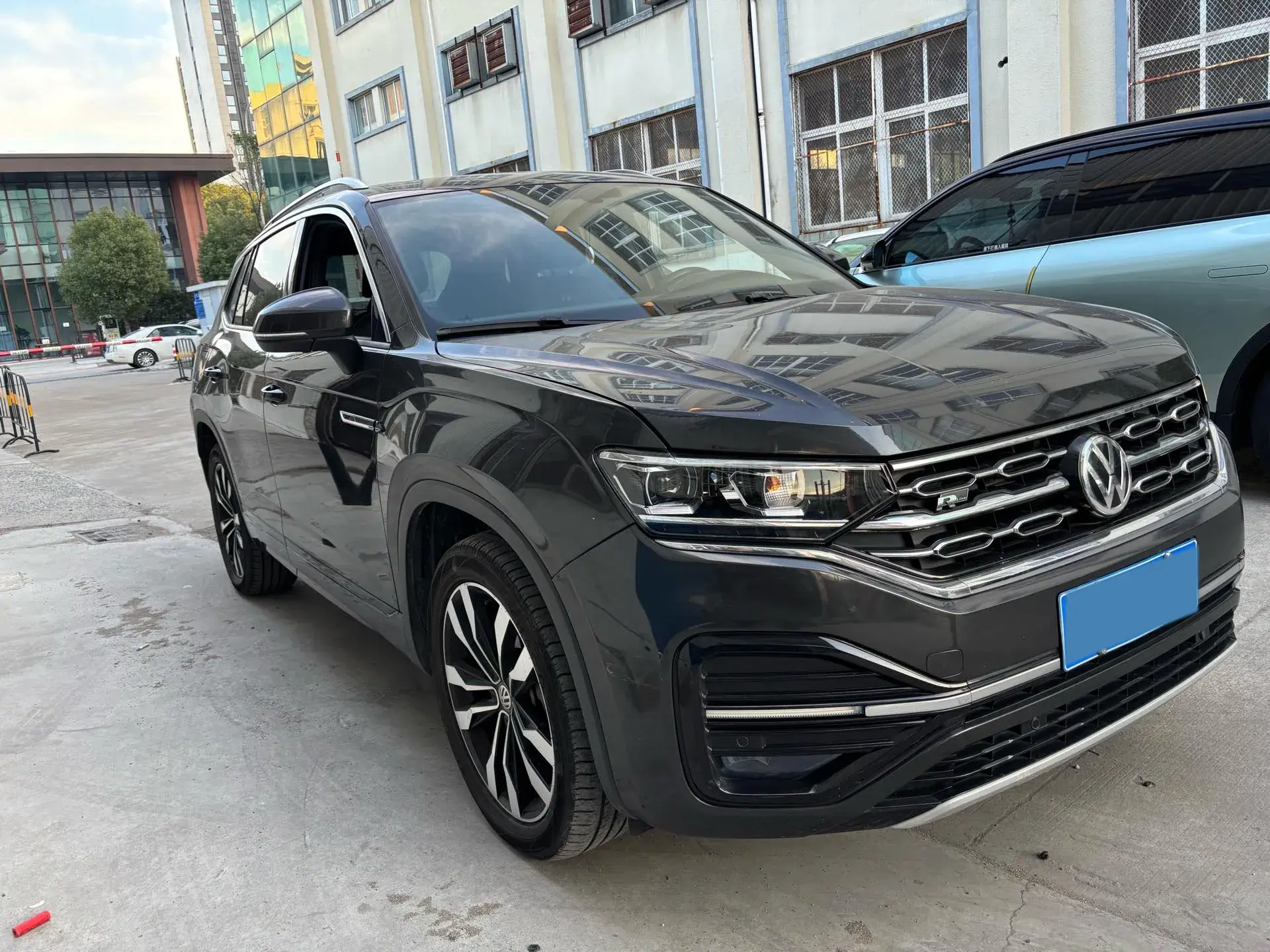 2019 VOLKSWAGEN TAYRON thumbnail 3