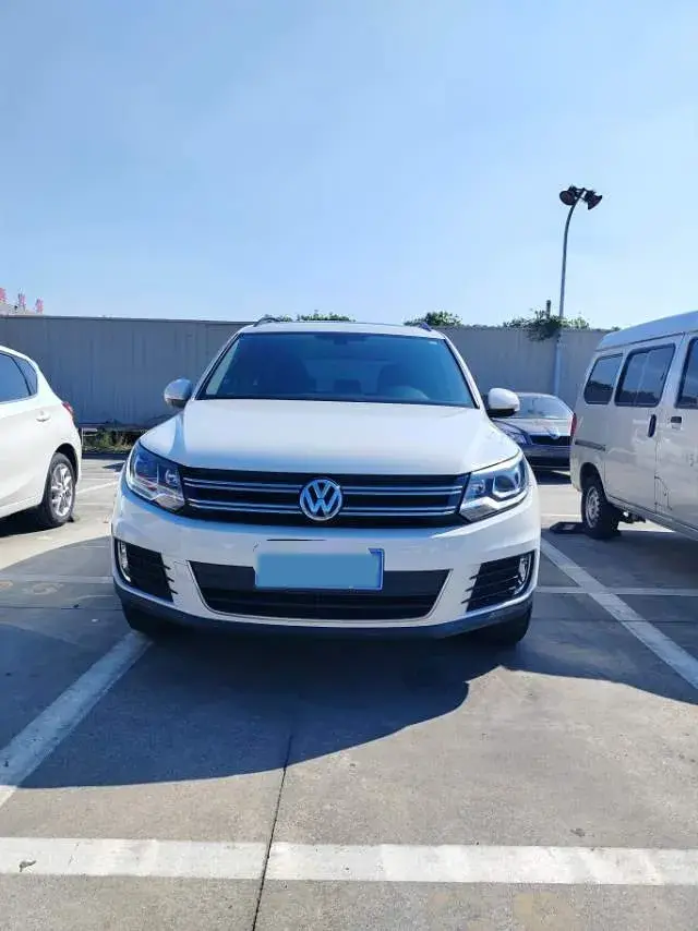 2016 VOLKSWAGEN TIGUAN thumbnail 2