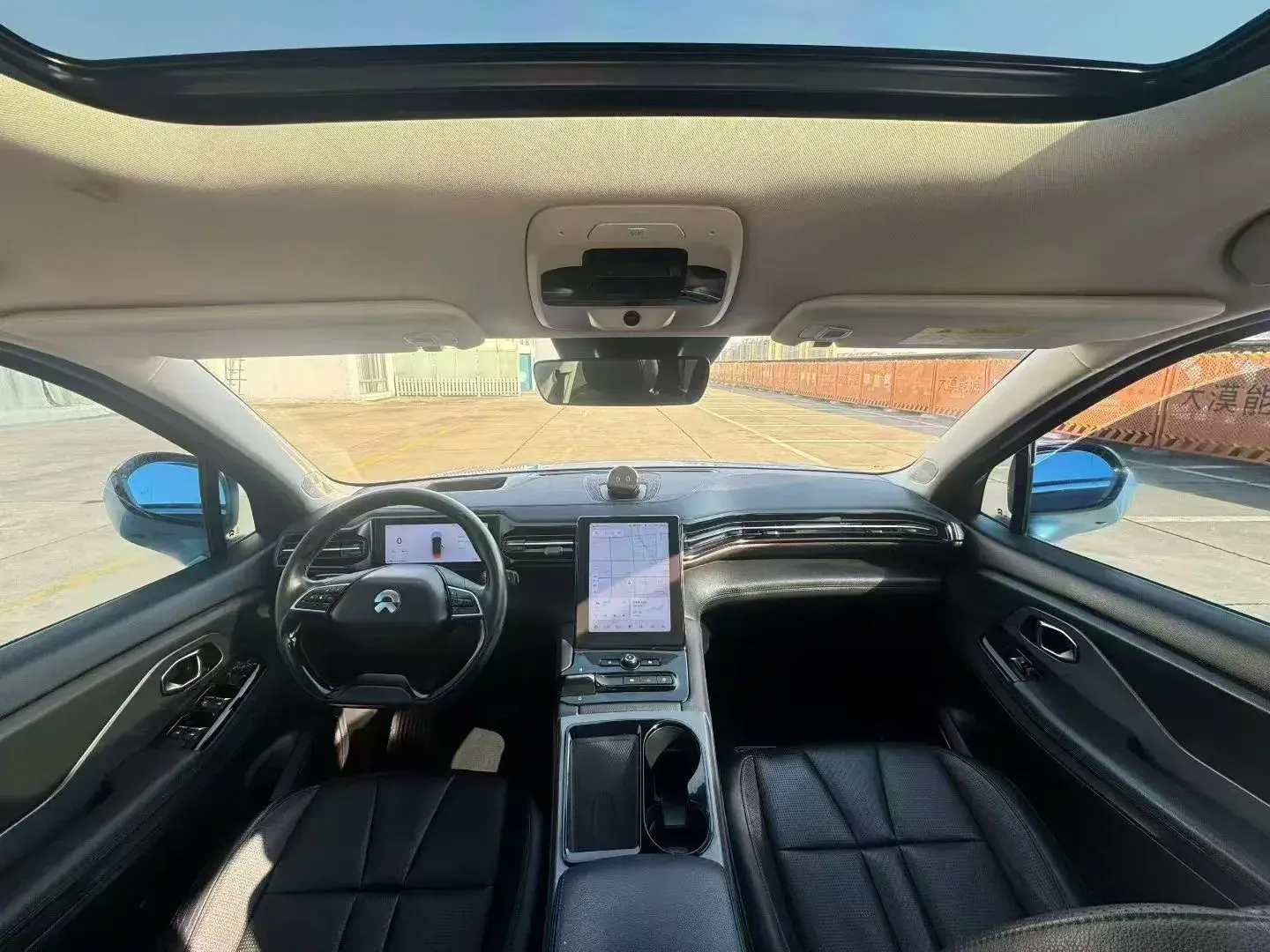 2018 NIO ES8 thumbnail 3