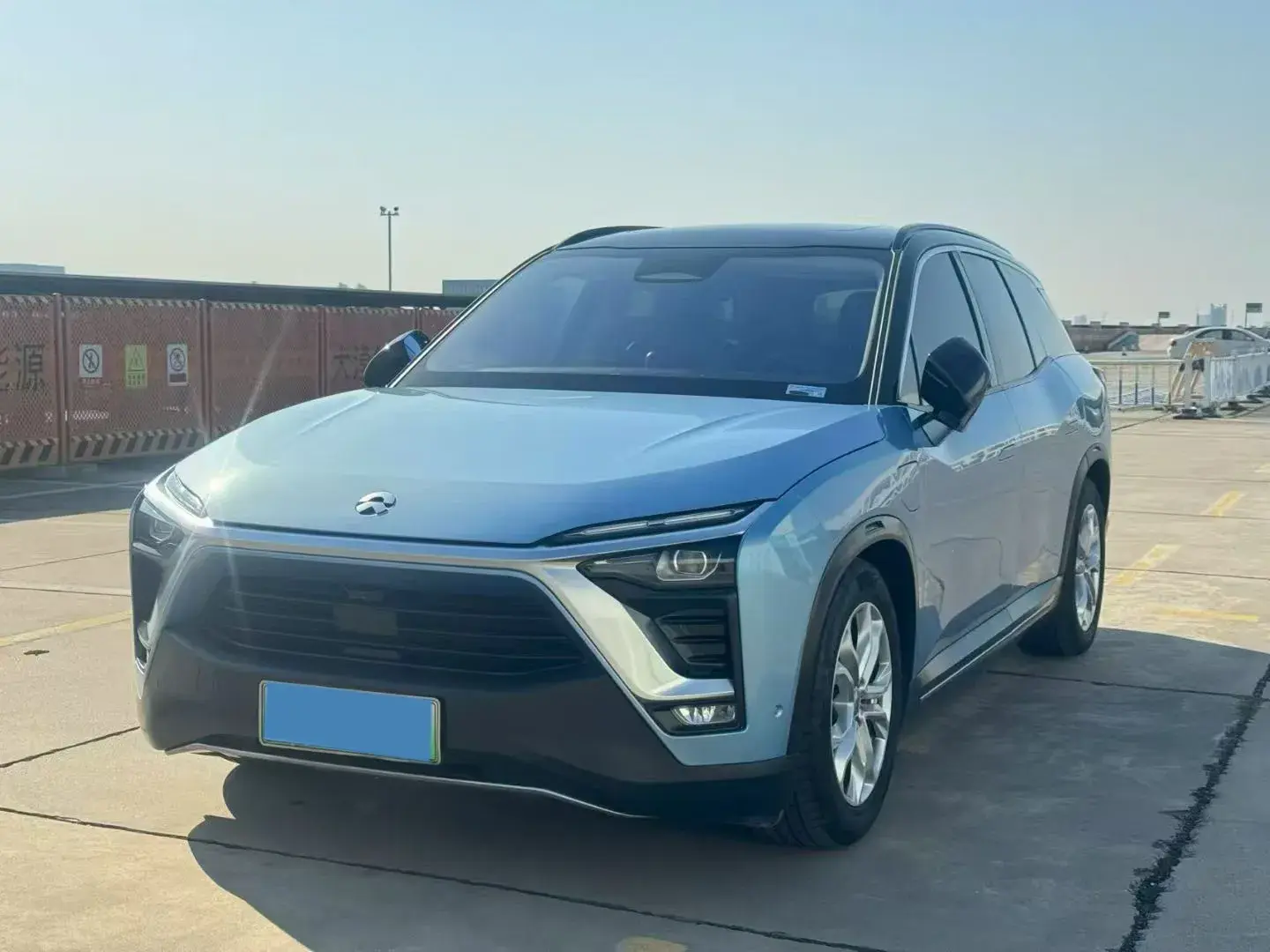2018 NIO ES8 view 1
