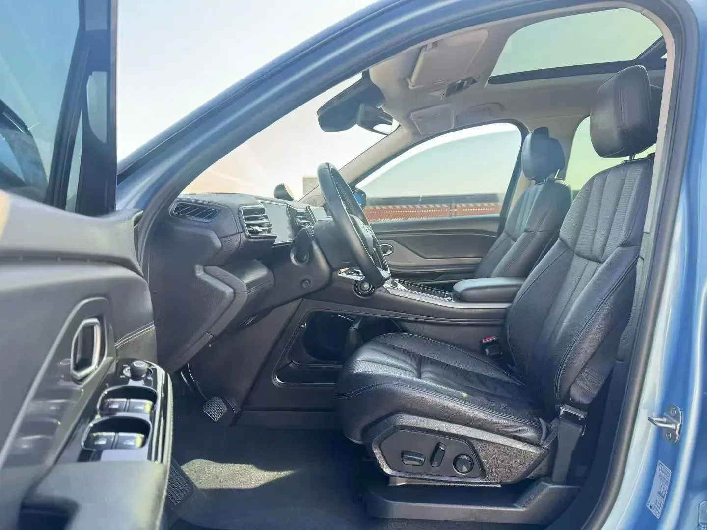 2018 NIO ES8 thumbnail 2