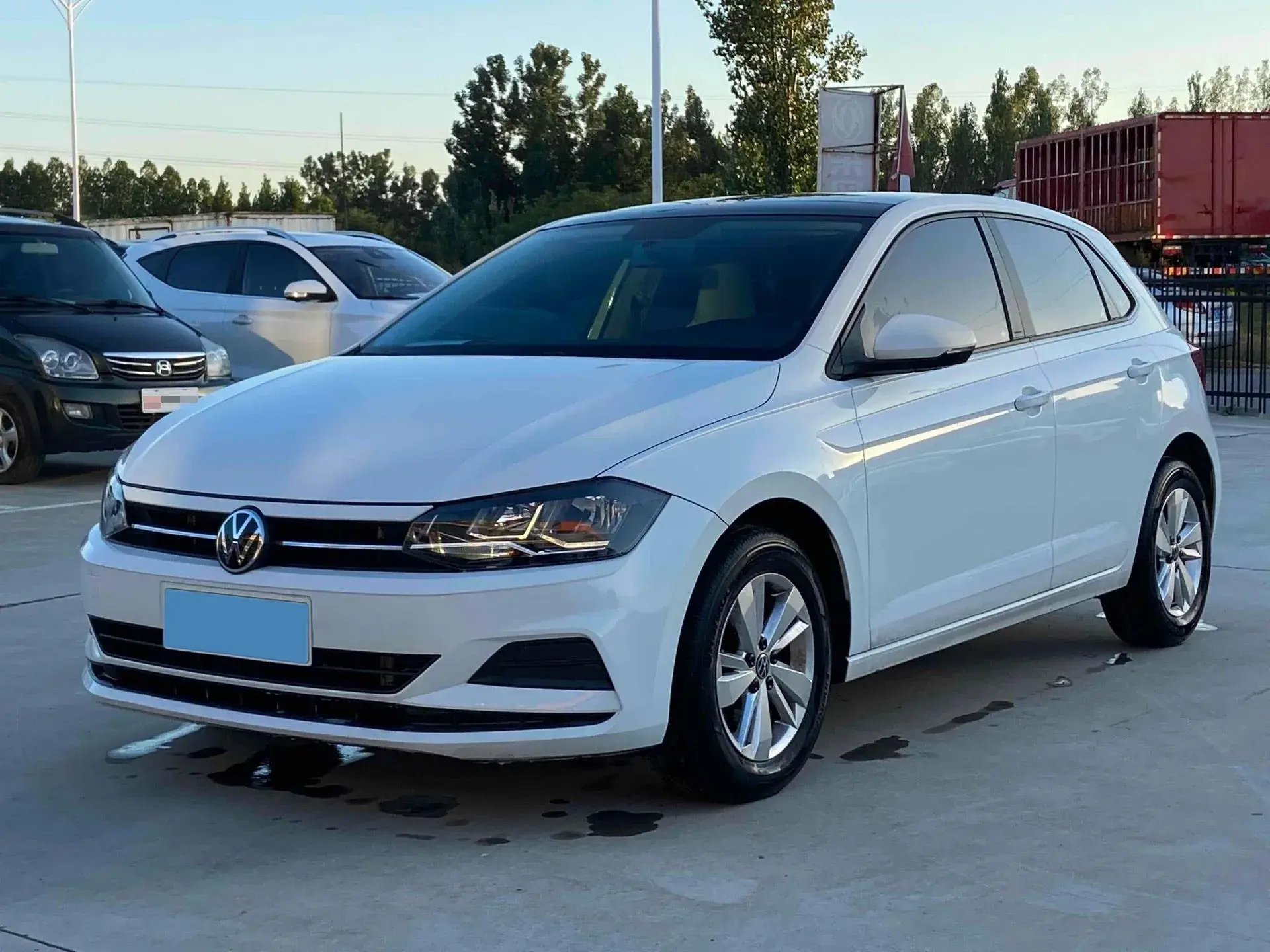 2023 VOLKSWAGEN POLO view 1