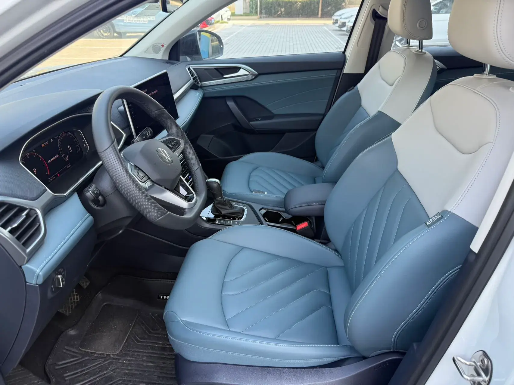 2024 VOLKSWAGEN THARU thumbnail 4