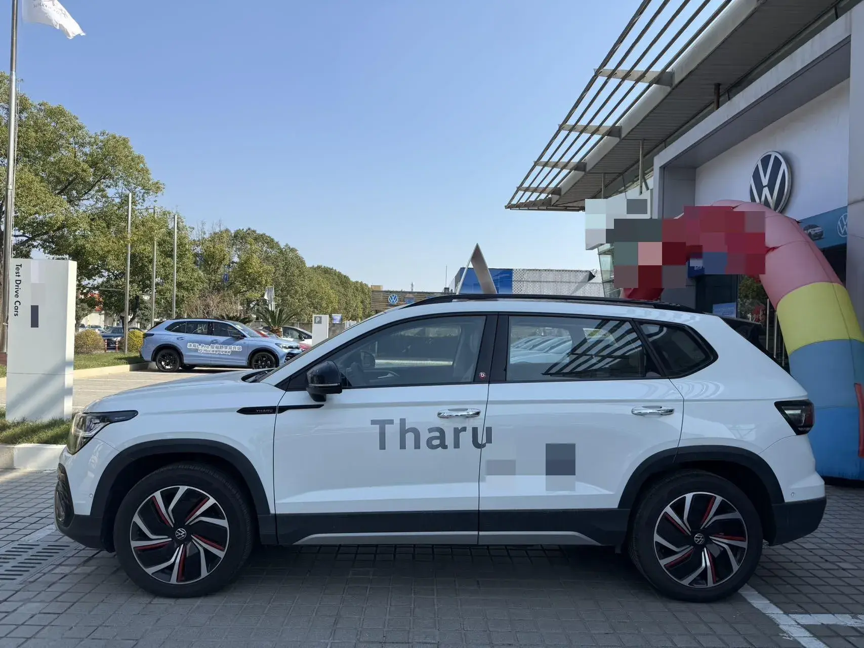 2024 VOLKSWAGEN THARU thumbnail 3