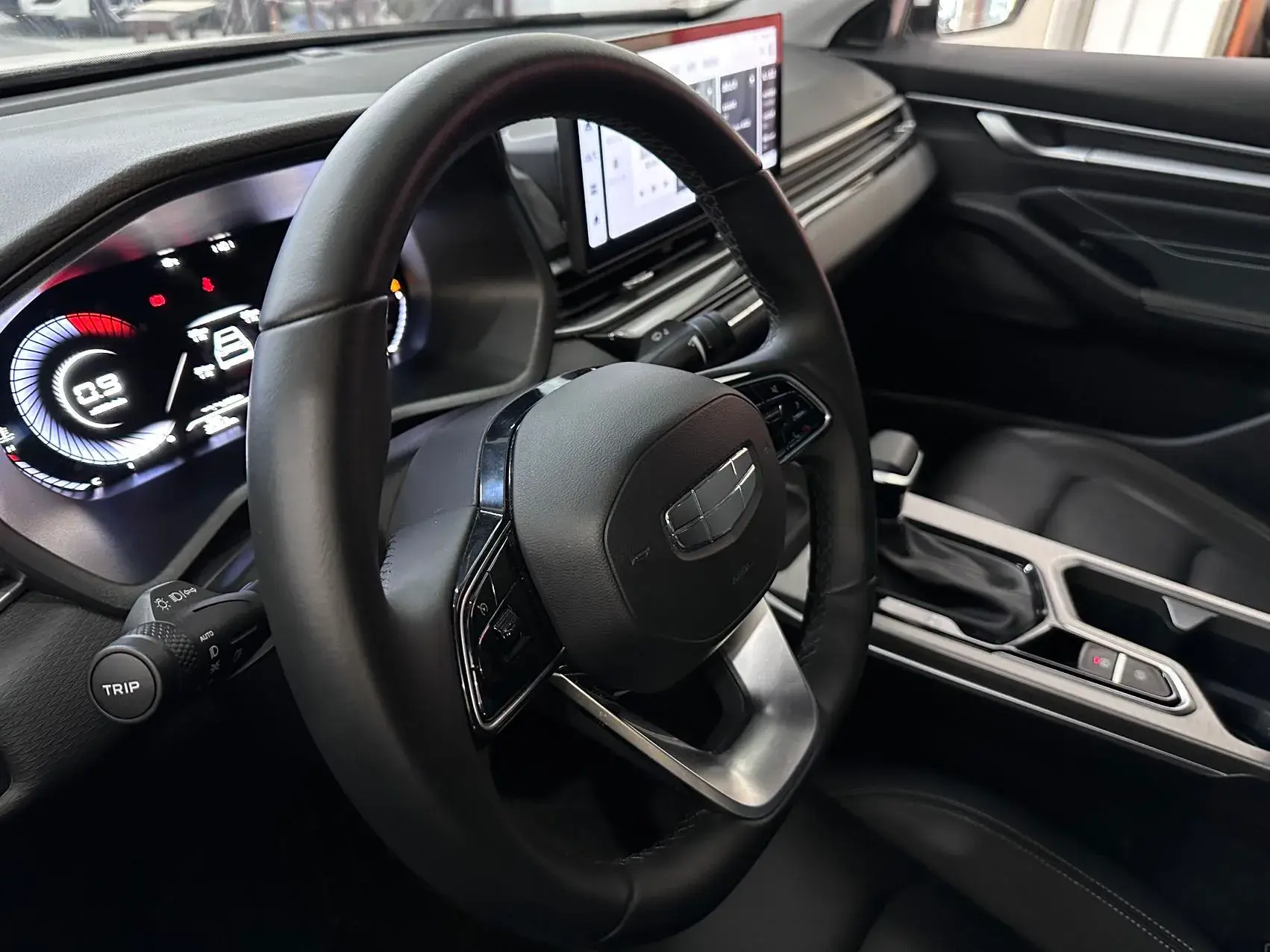 2025 GEELY EMGRAND thumbnail 3