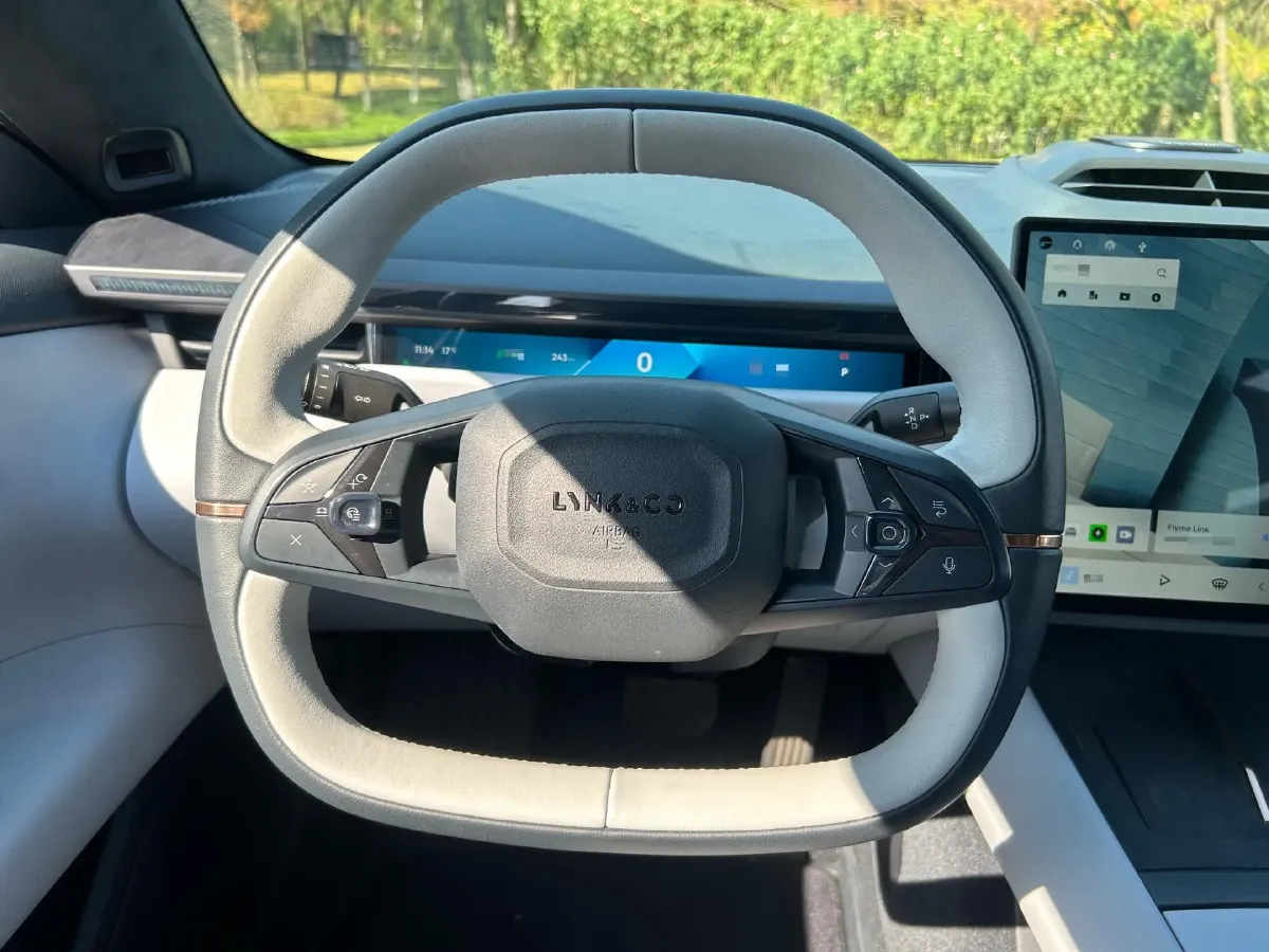 2025 LYNK&CO Z10 BEV 95KWH,autocango,china used car exporter,china ev exporter,chinese used car exporter,chinese used ev exporter