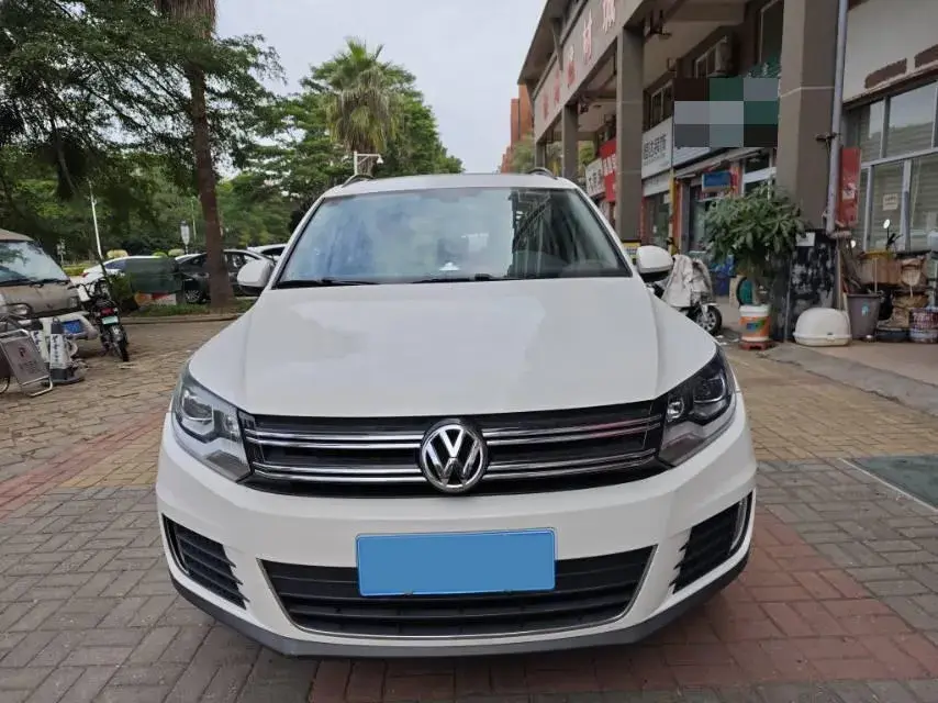 2017 VOLKSWAGEN TIGUAN thumbnail 2