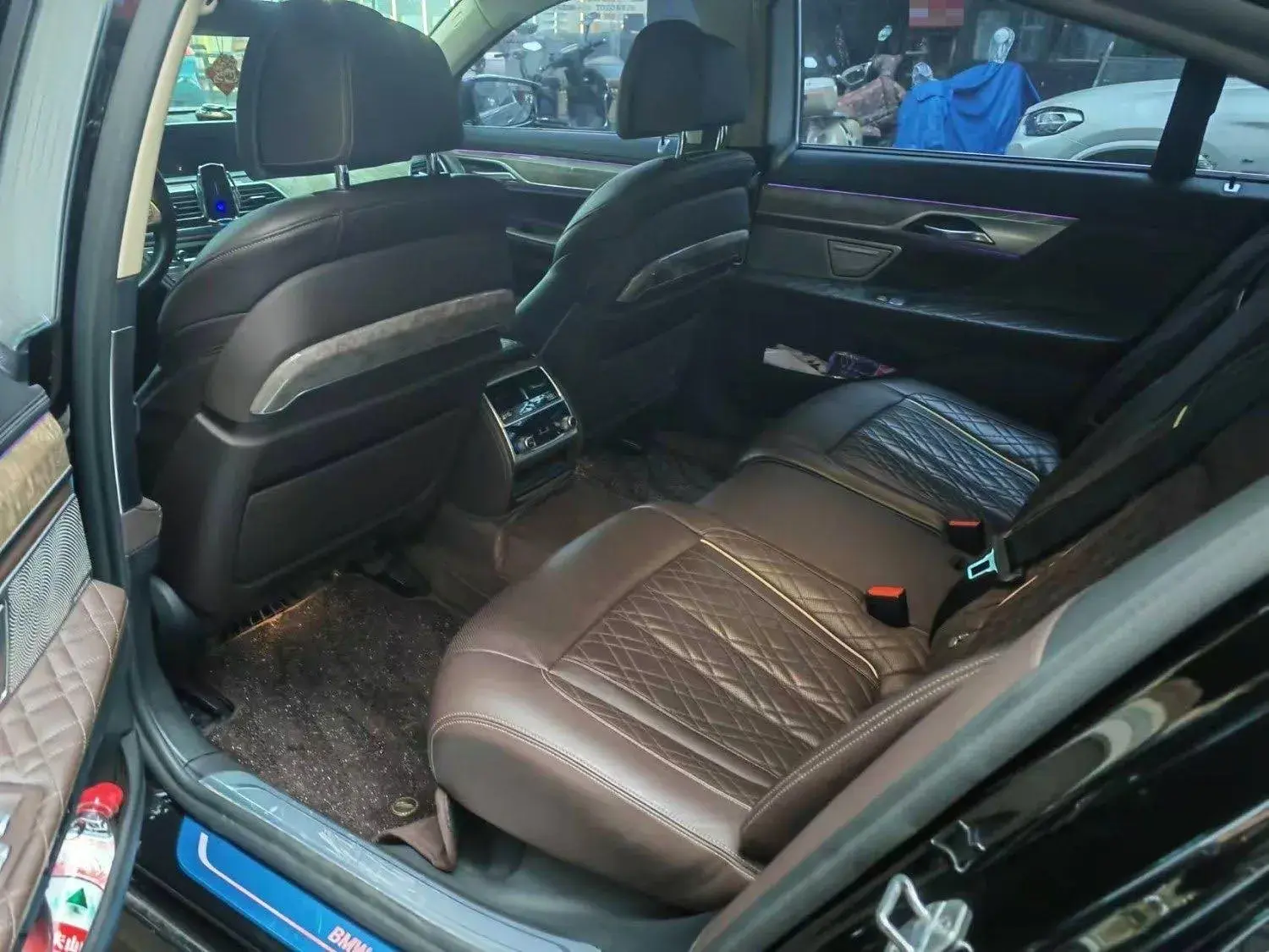 2021 BMW 7 thumbnail 3