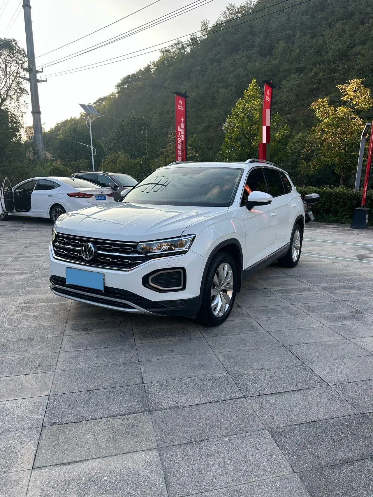 2019 VOLKSWAGEN TAYRON view 1
