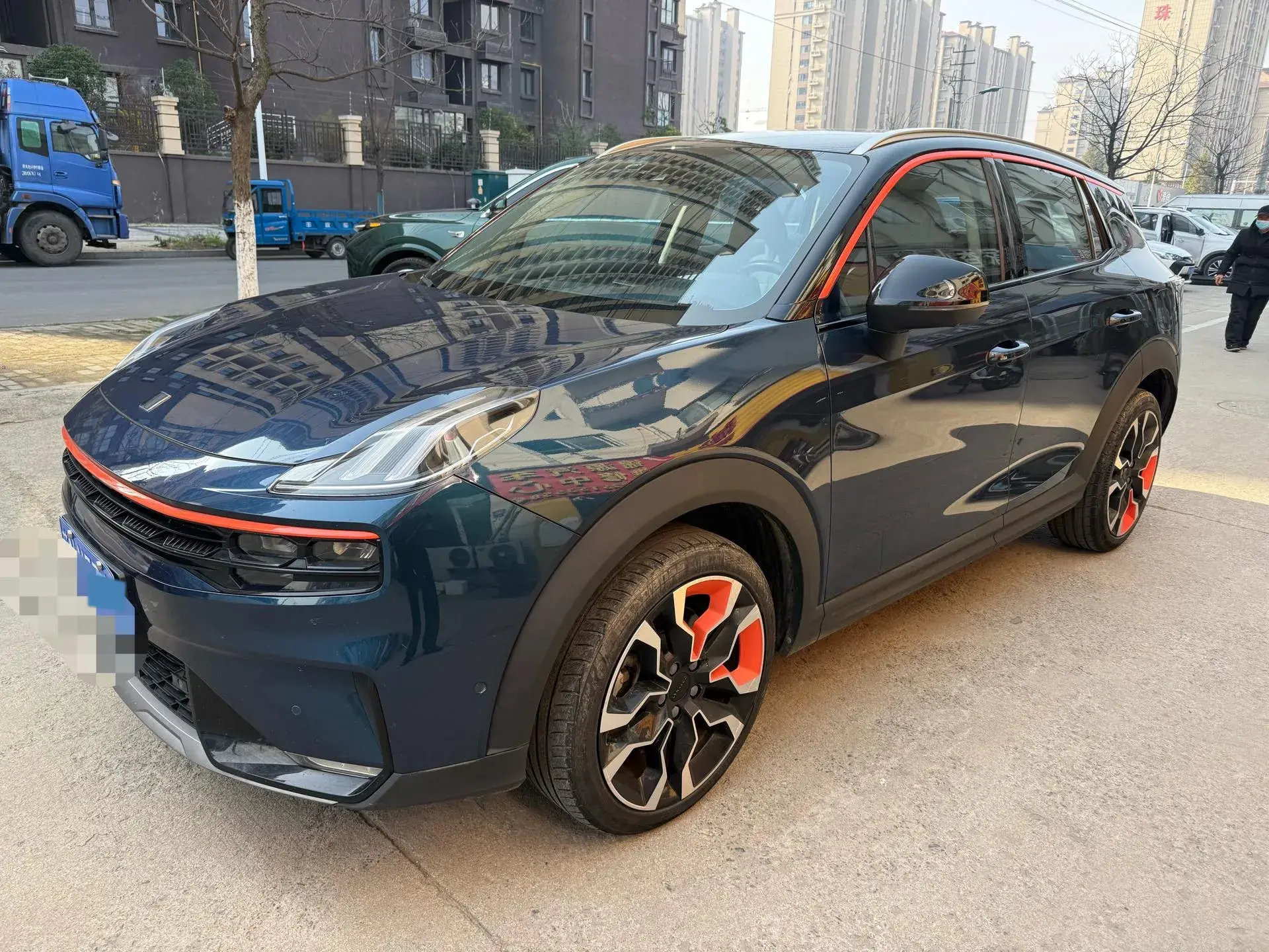 2020 LYNK&CO 06 view 1