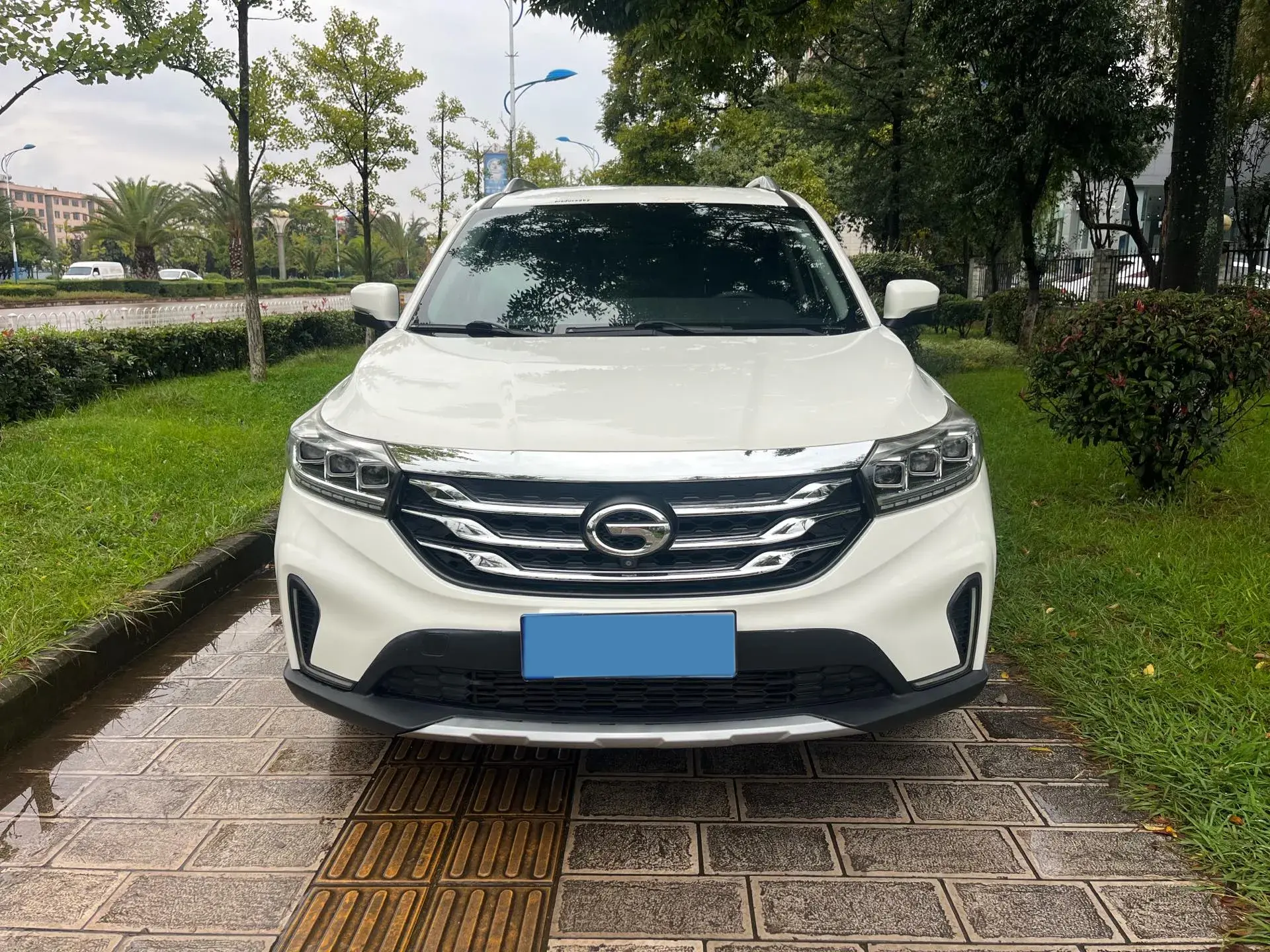 2019 GAC TRUMPCHI thumbnail 2
