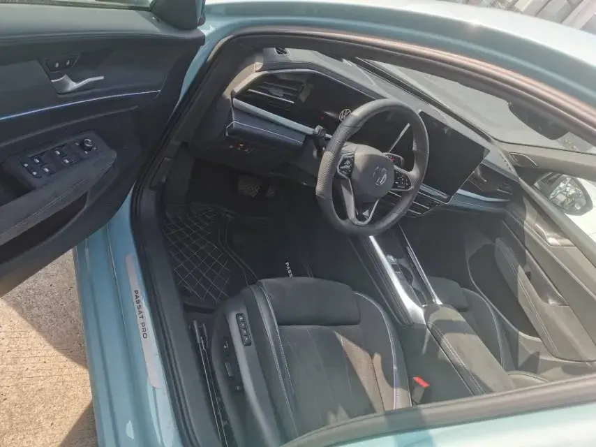 2025 VOLKSWAGEN PASSAT thumbnail 4