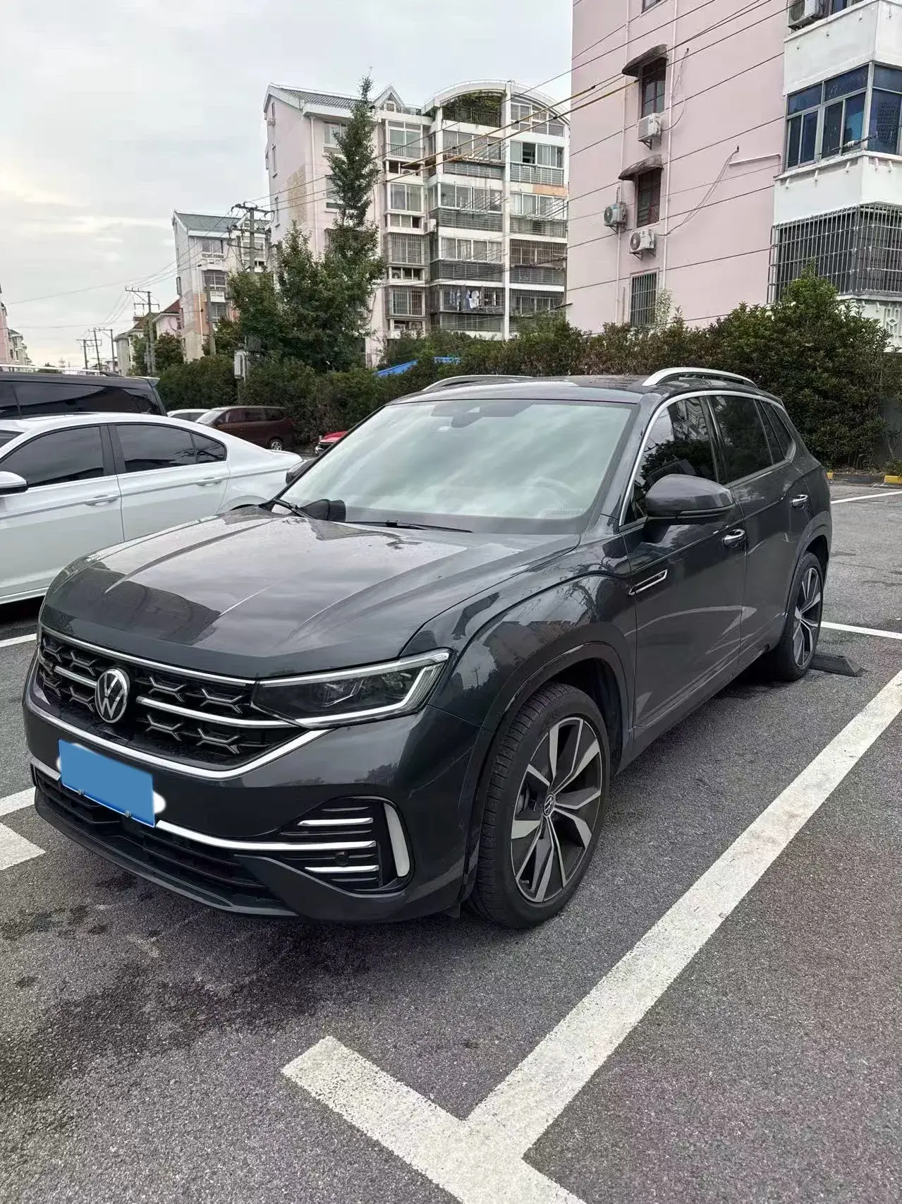 2023 VOLKSWAGEN TAYRON view 1