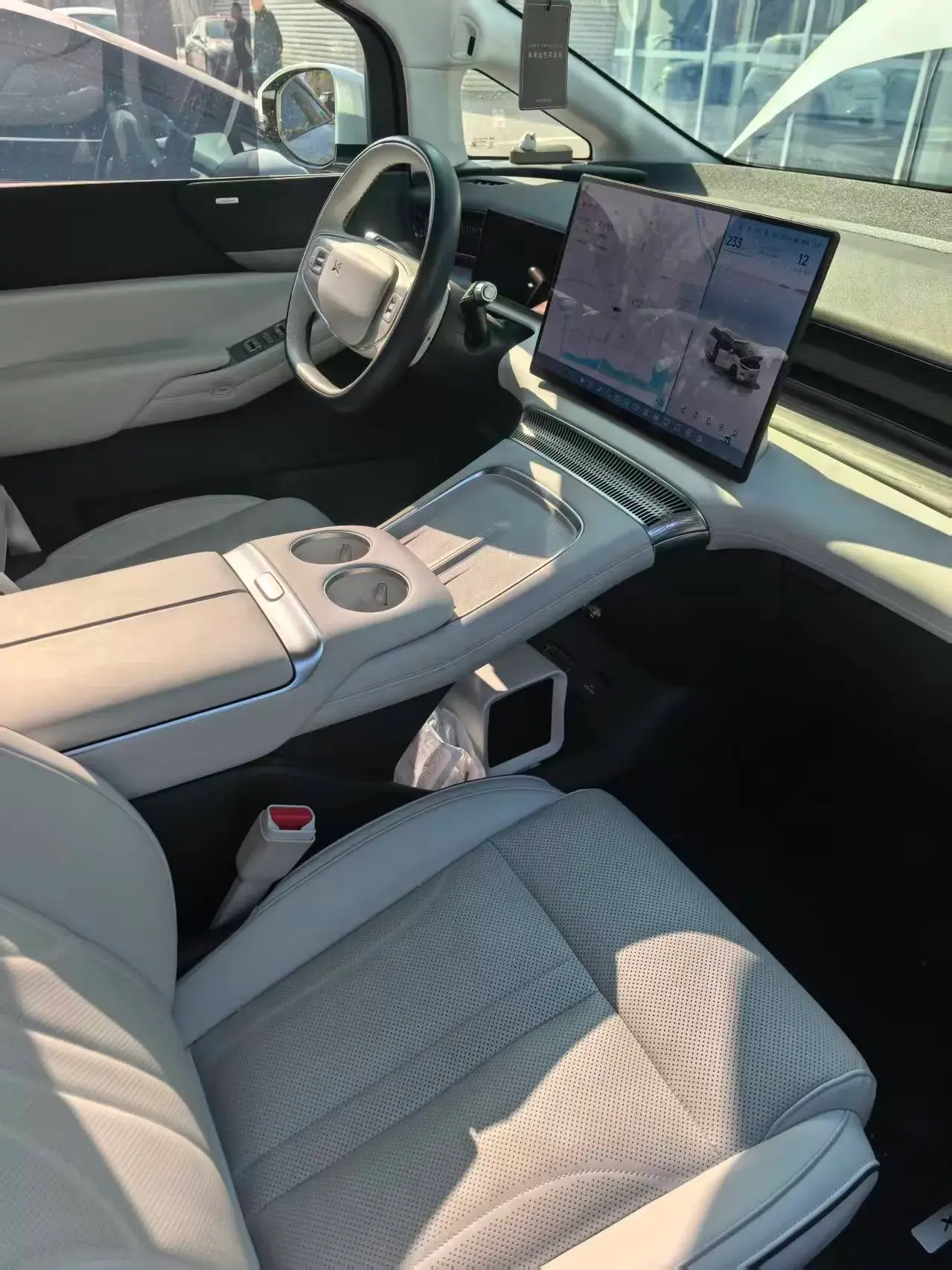 2024 XPENG X9 thumbnail 3