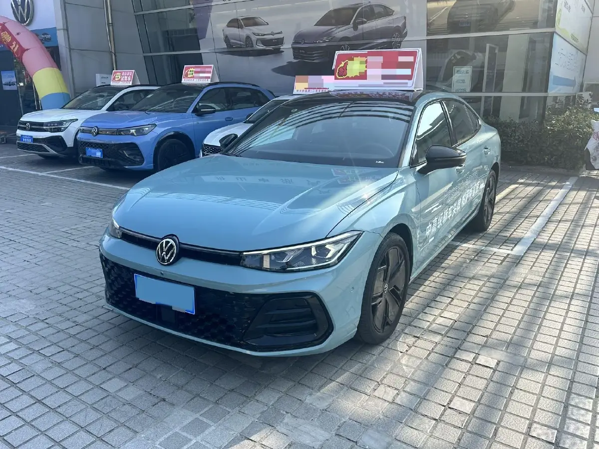 2025 Volkswagen Passat 2.0T 220HP L4 7DCT