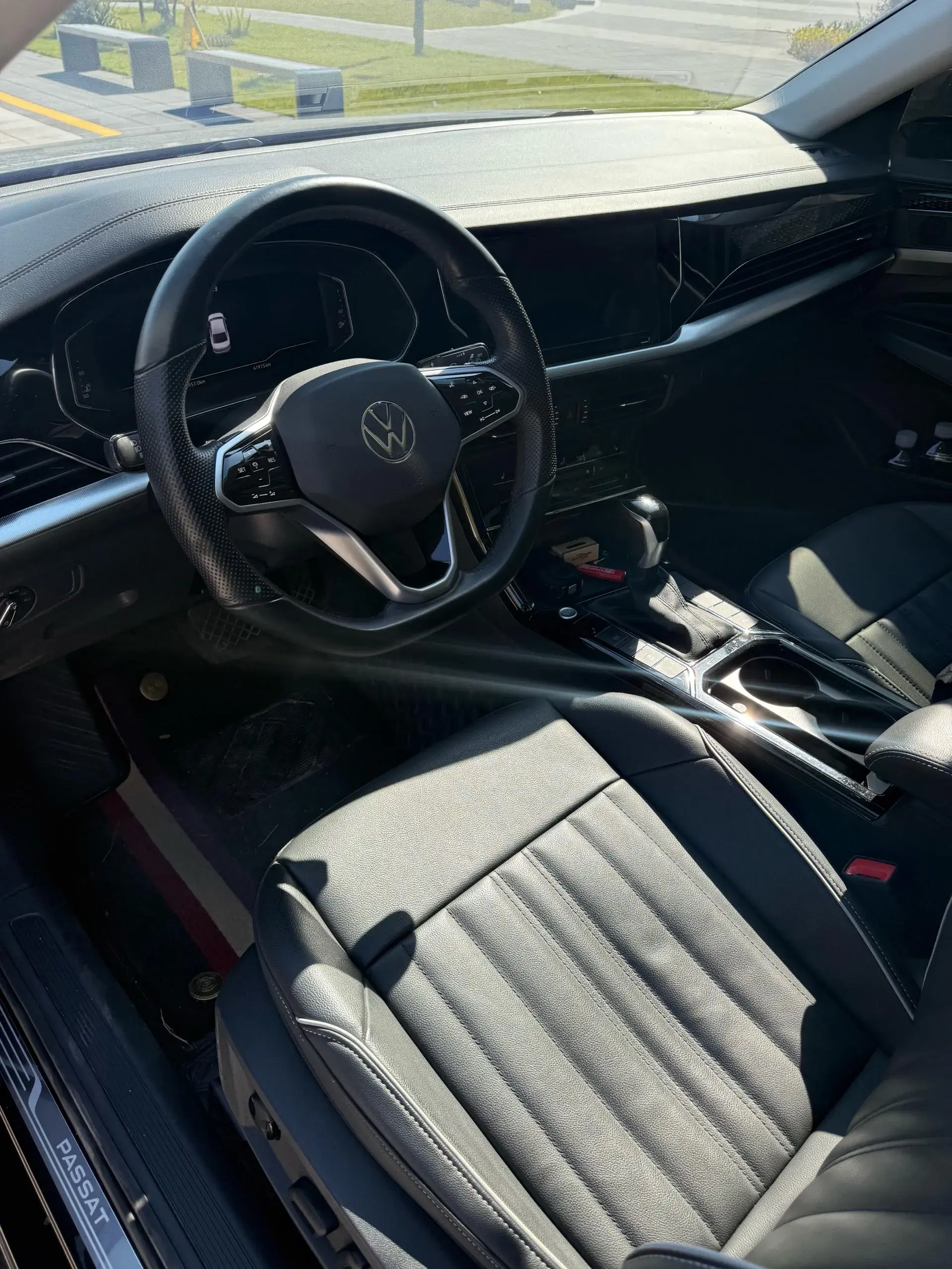 2023 VOLKSWAGEN PASSAT thumbnail 4