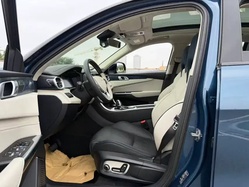 2019 LYNK&CO 01 thumbnail 4