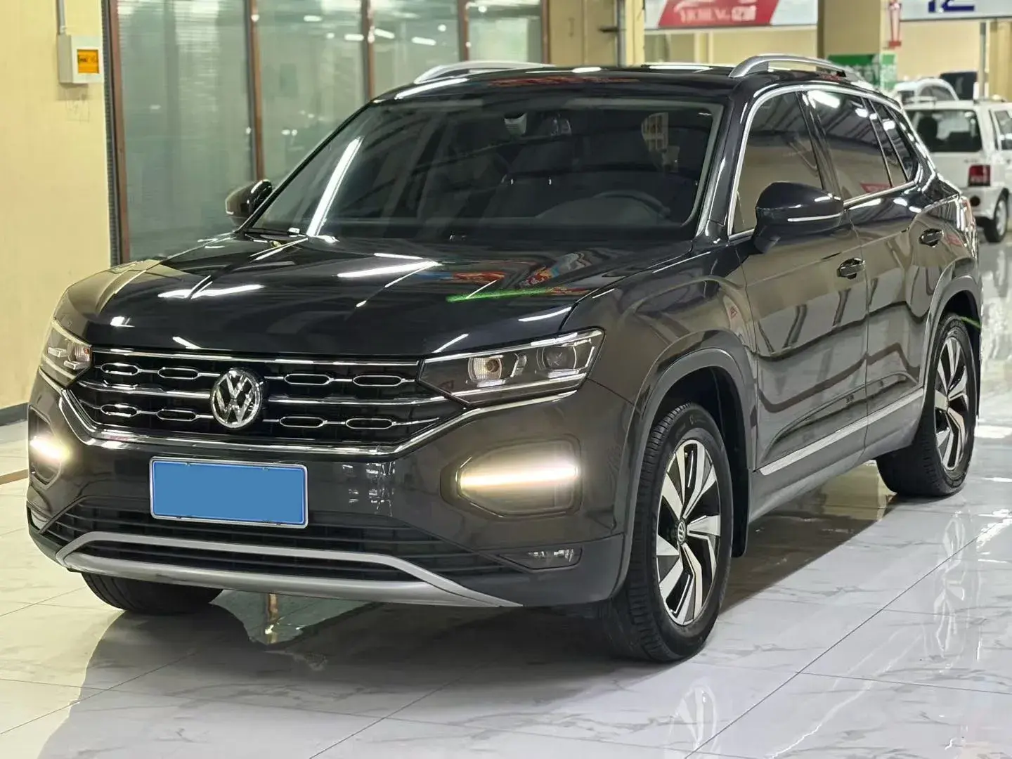 2020 VOLKSWAGEN TAYRON view 1